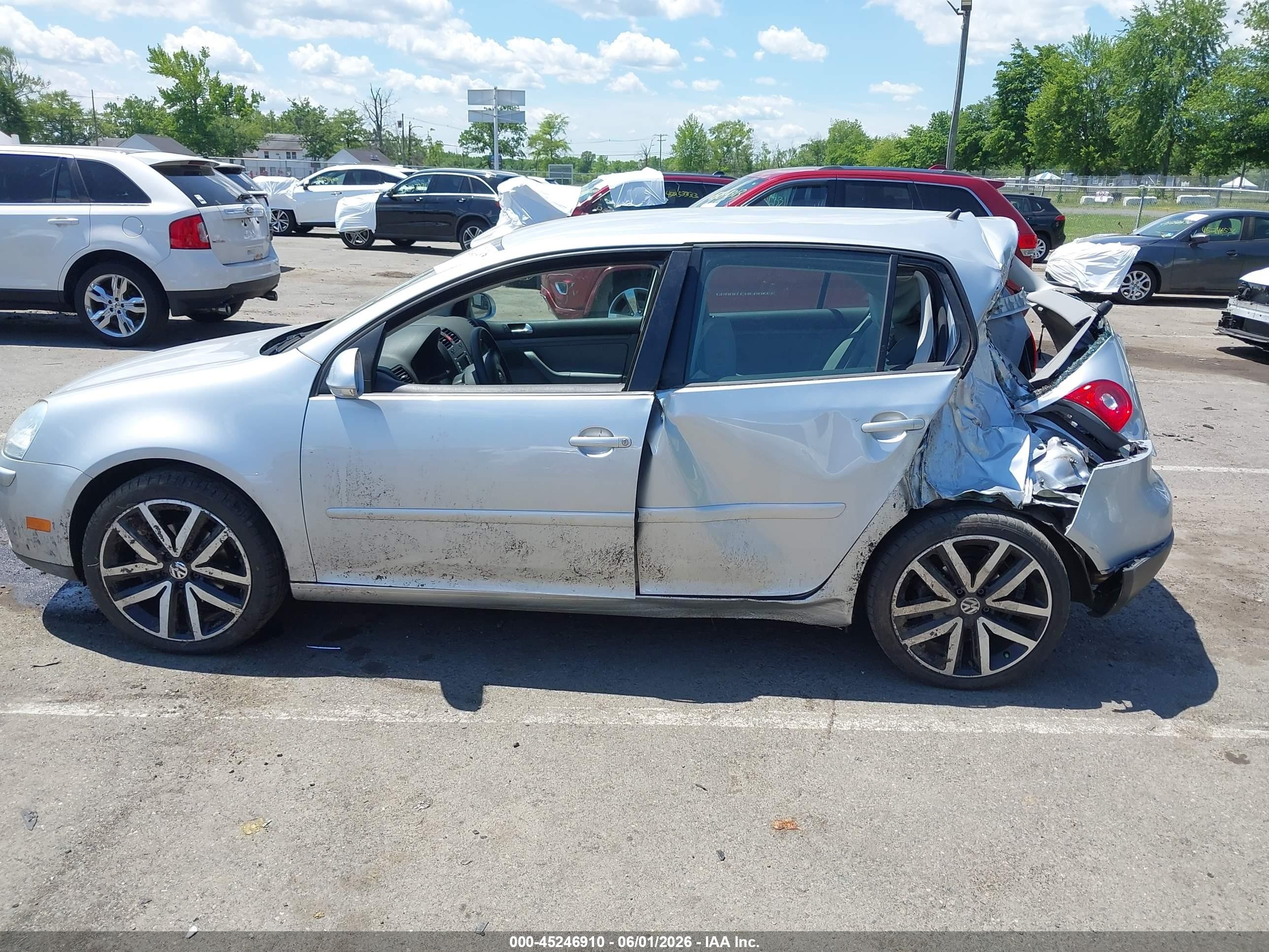 2007 Volkswagen Rabbit 4-door Silver vin: WVWDS71K47W076073