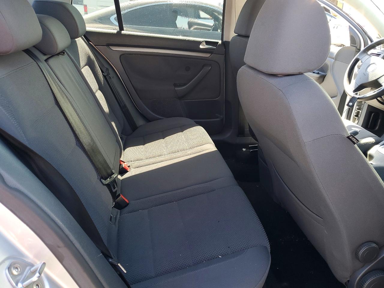 2007 Volkswagen Rabbit Silver vin: WVWDS71KX7W120741