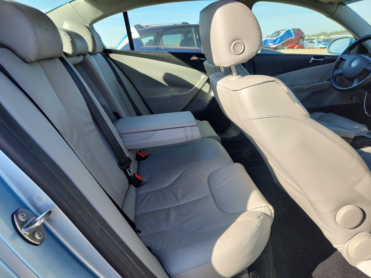 2006 Volkswagen Passat 2.0t Luxury Silver vin: WVWEK73C36E039904