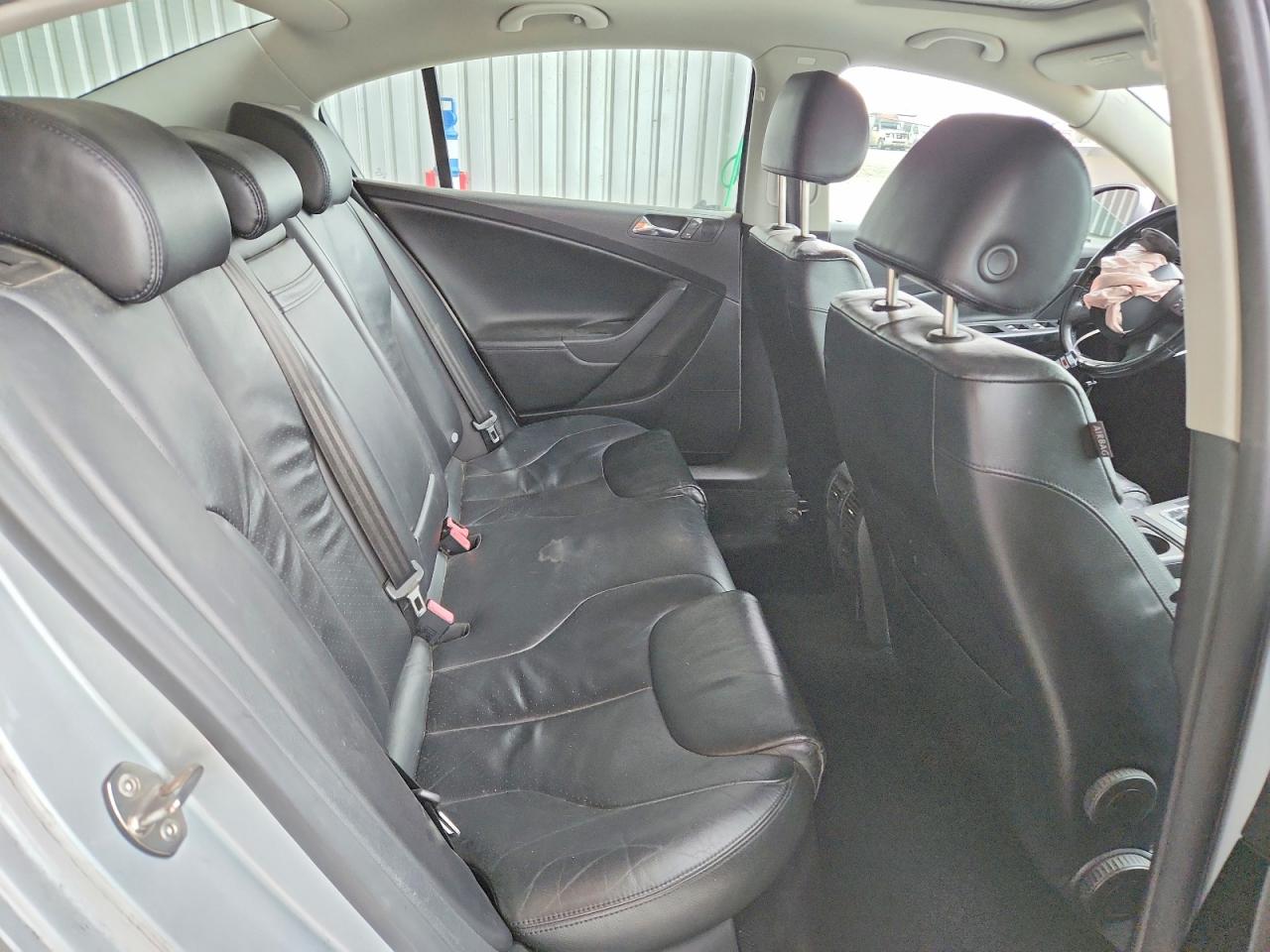 2006 Volkswagen Passat 2.0t Luxury Silver vin: WVWEK73C36P110037