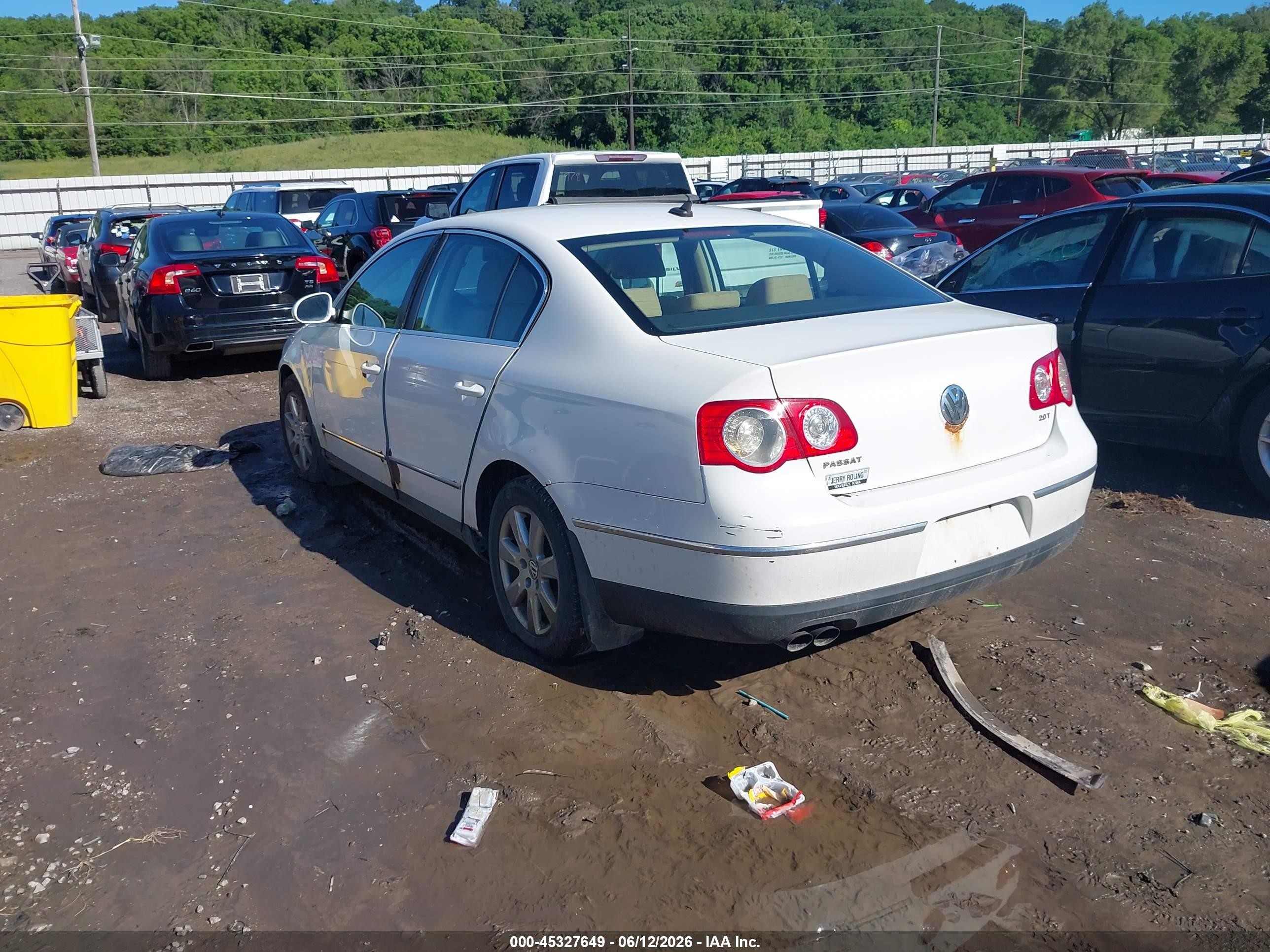 2007 Volkswagen Passat 2.0t White vin: WVWEK73C37P008044