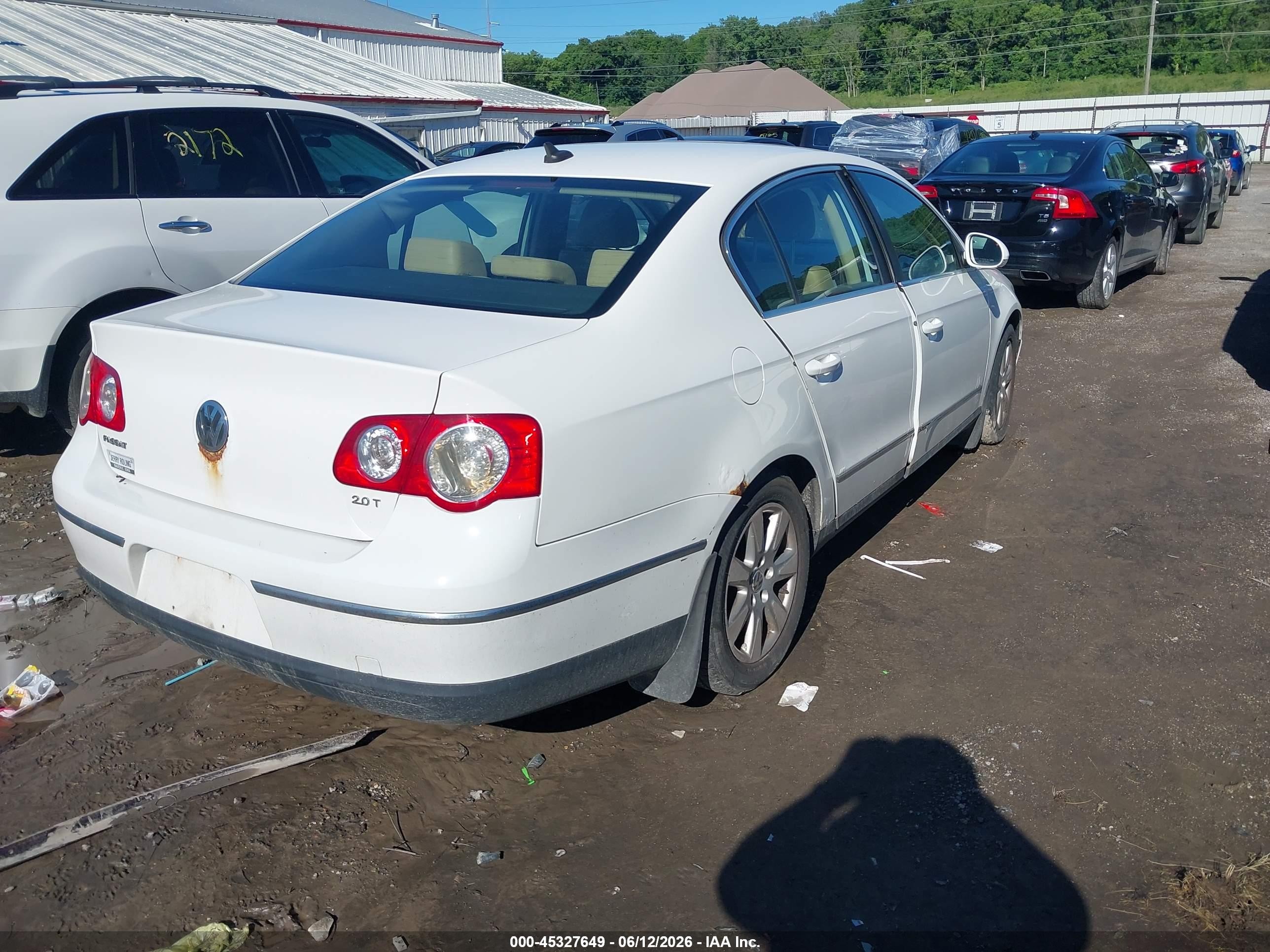 2007 Volkswagen Passat 2.0t White vin: WVWEK73C37P008044