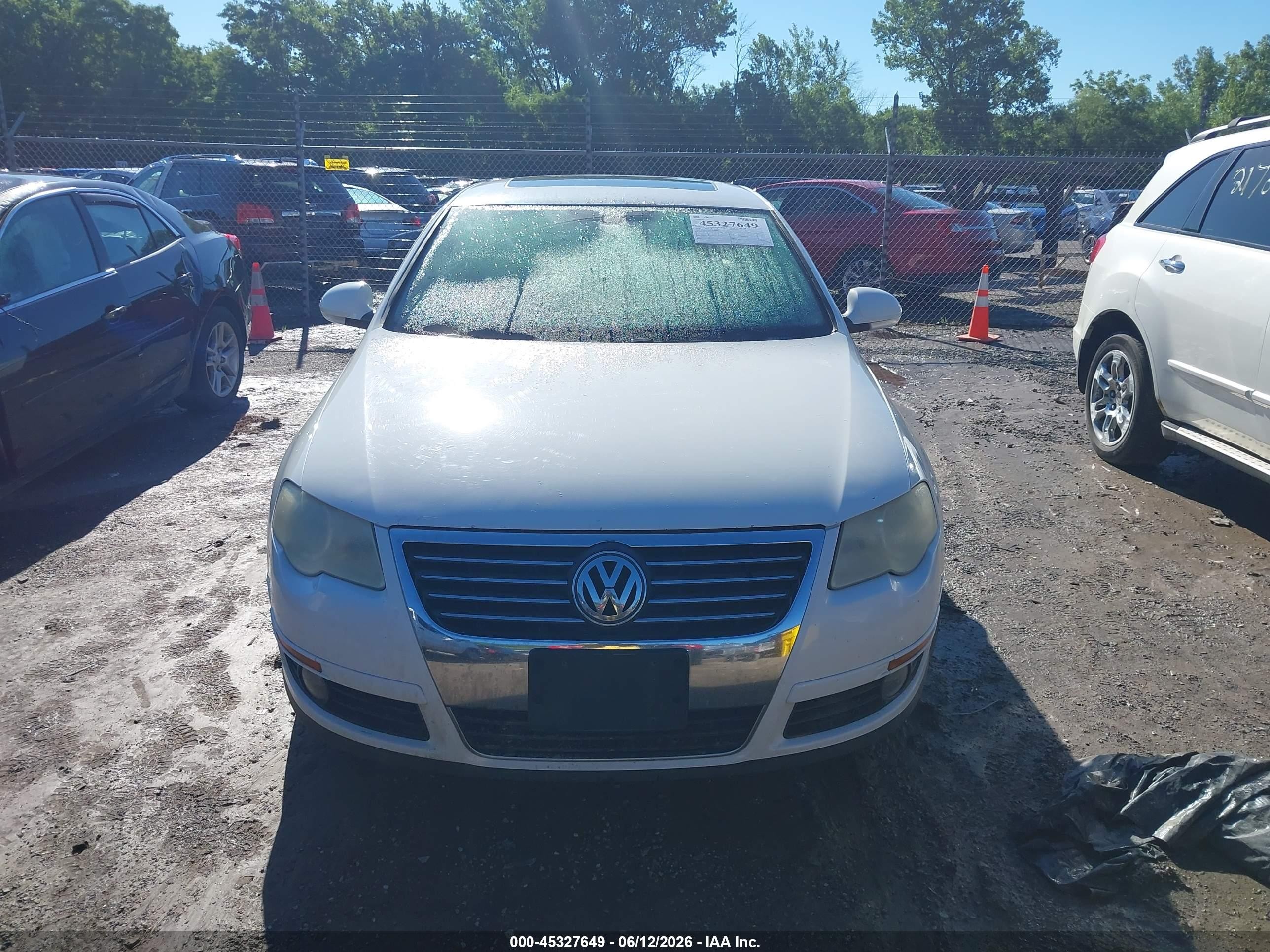 2007 Volkswagen Passat 2.0t White vin: WVWEK73C37P008044