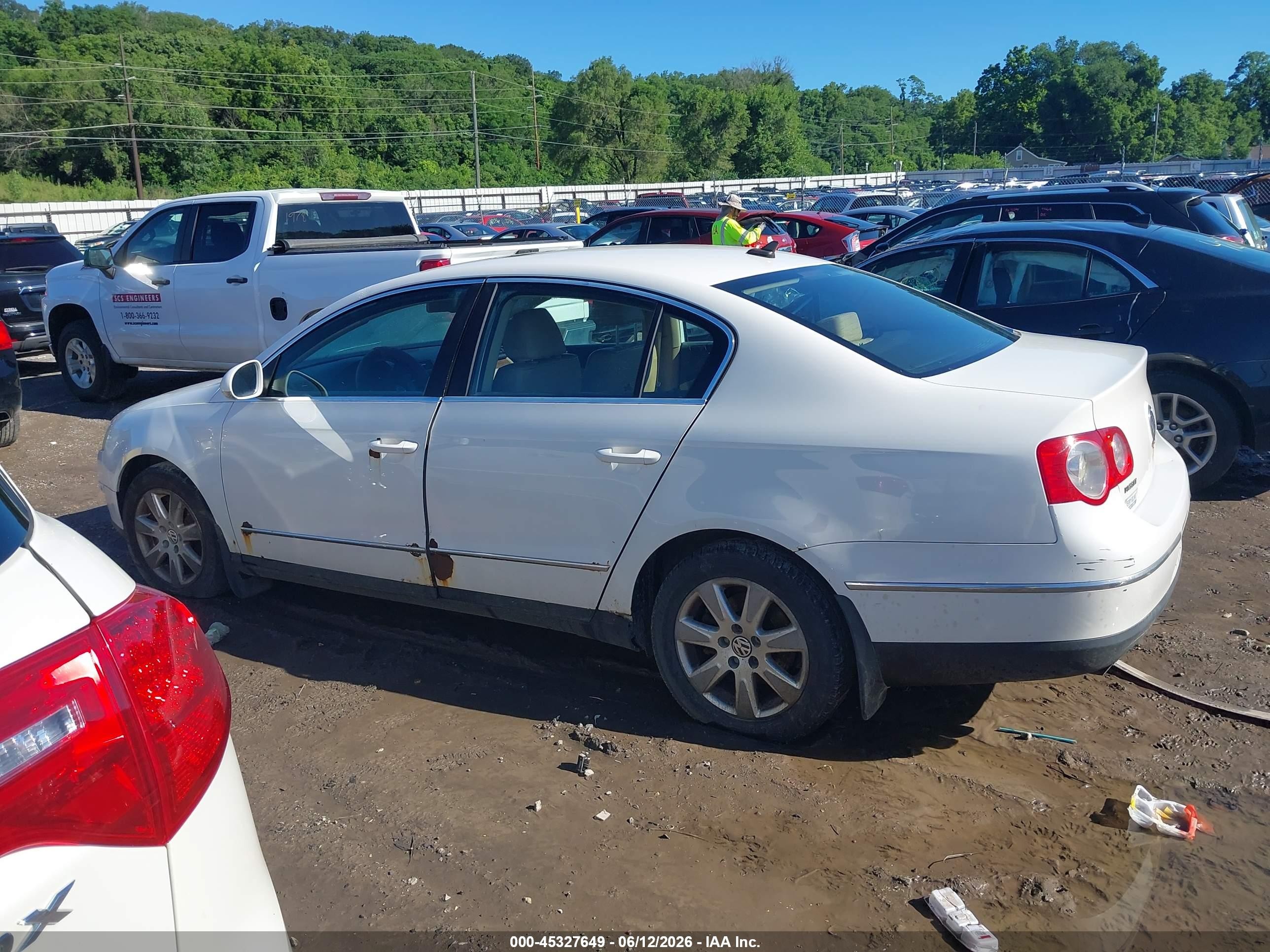 2007 Volkswagen Passat 2.0t White vin: WVWEK73C37P008044