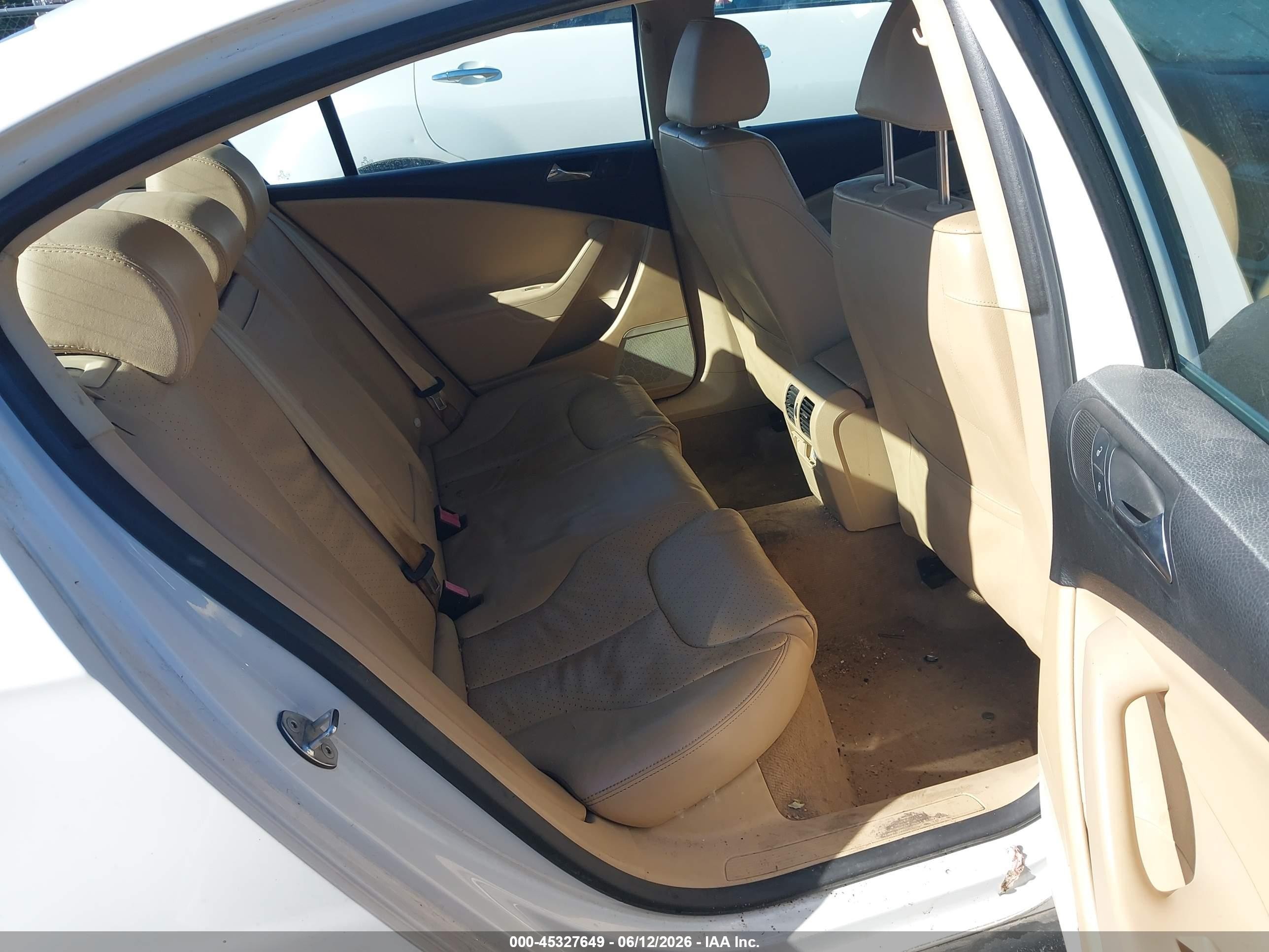 2007 Volkswagen Passat 2.0t White vin: WVWEK73C37P008044