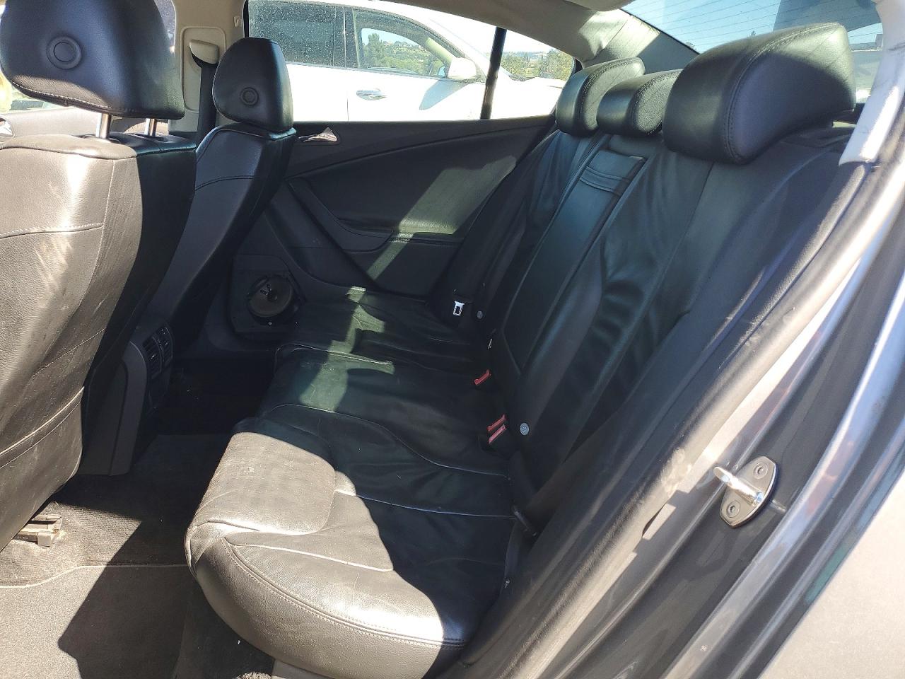 2007 Volkswagen Passat 2.0t Luxury Leather Gray vin: WVWEK73C37P056028