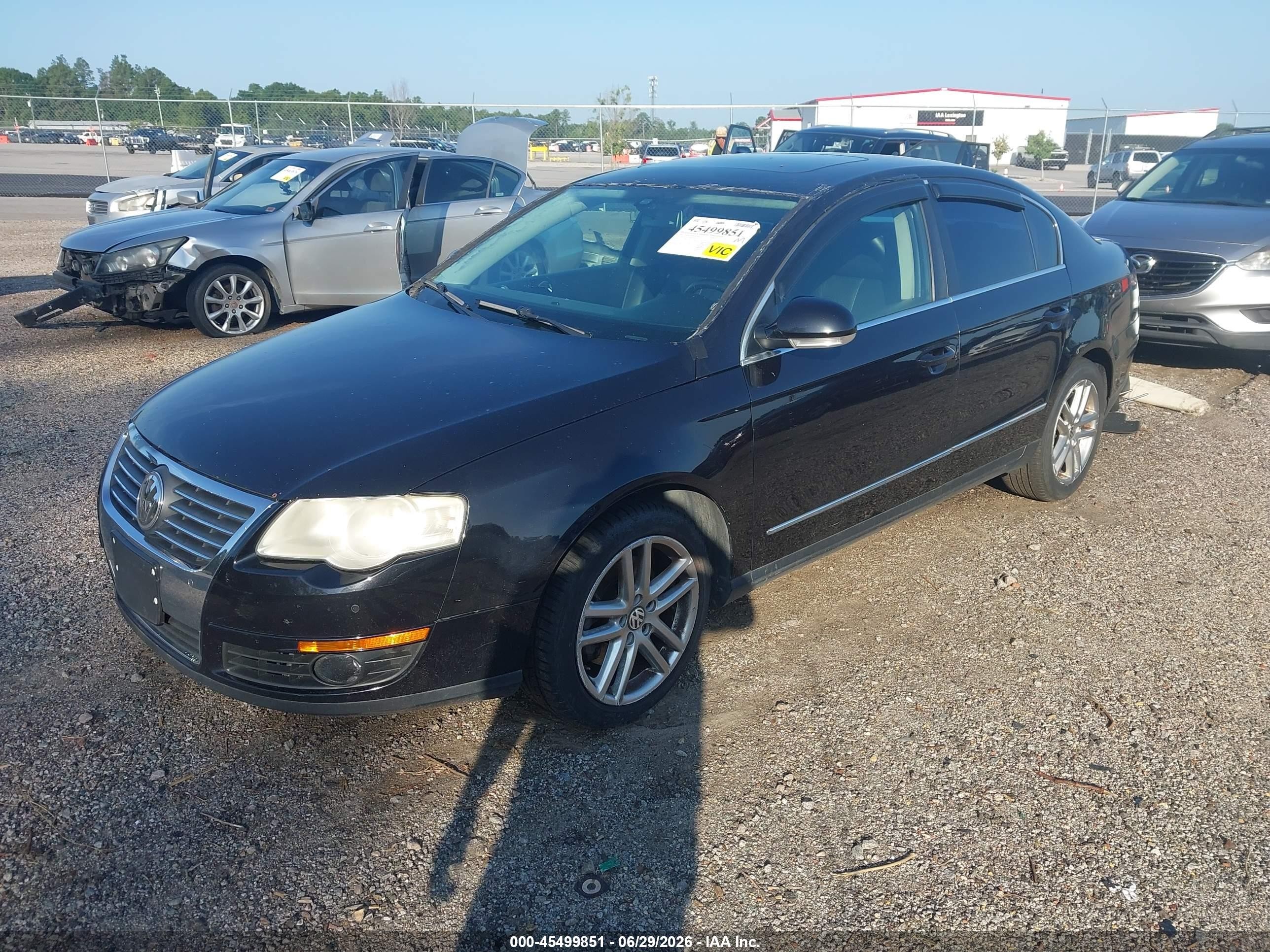 2008 Volkswagen Passat Lux Black vin: WVWEK73C38P059545