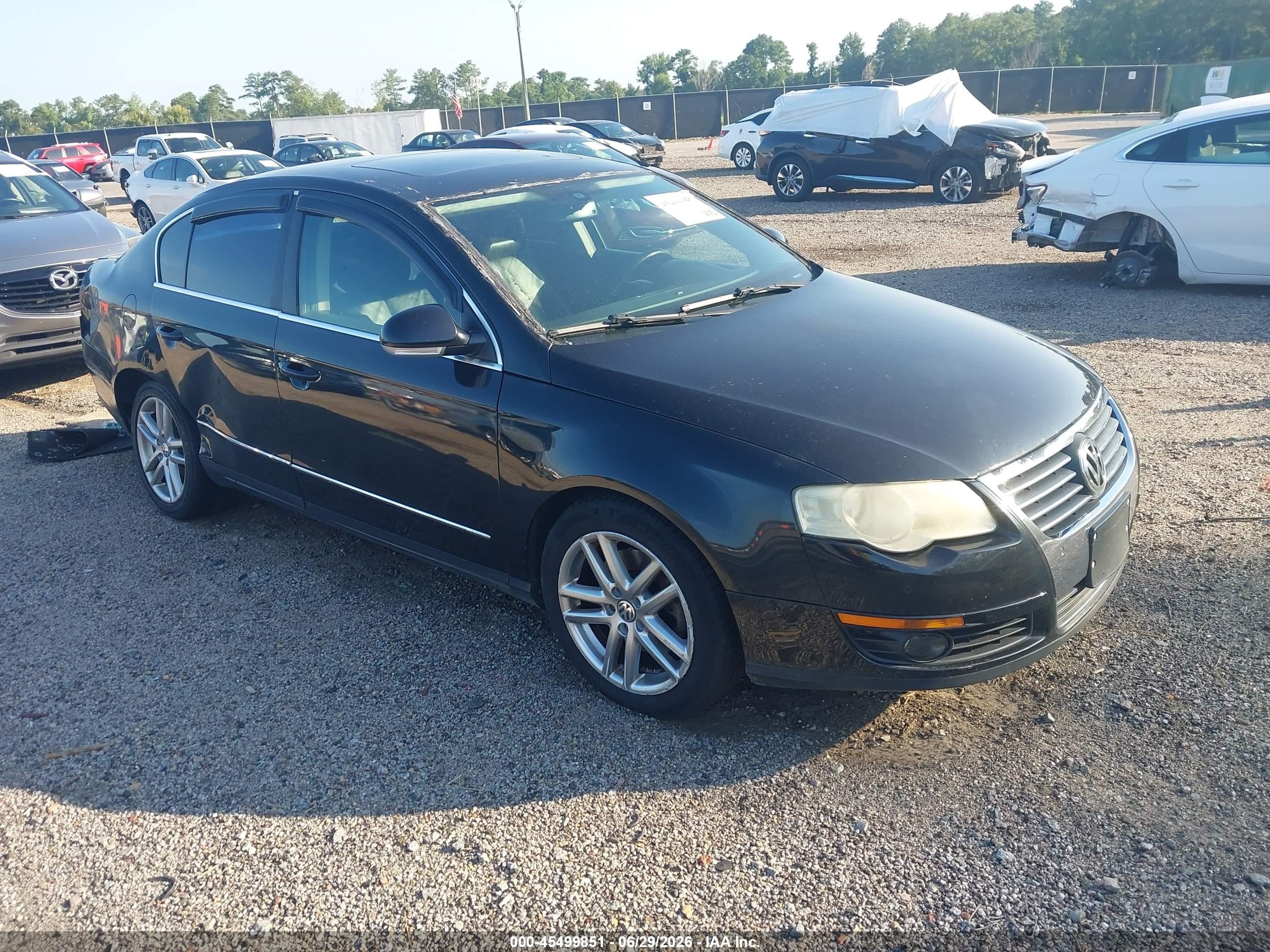 2008 Volkswagen Passat Lux Black vin: WVWEK73C38P059545