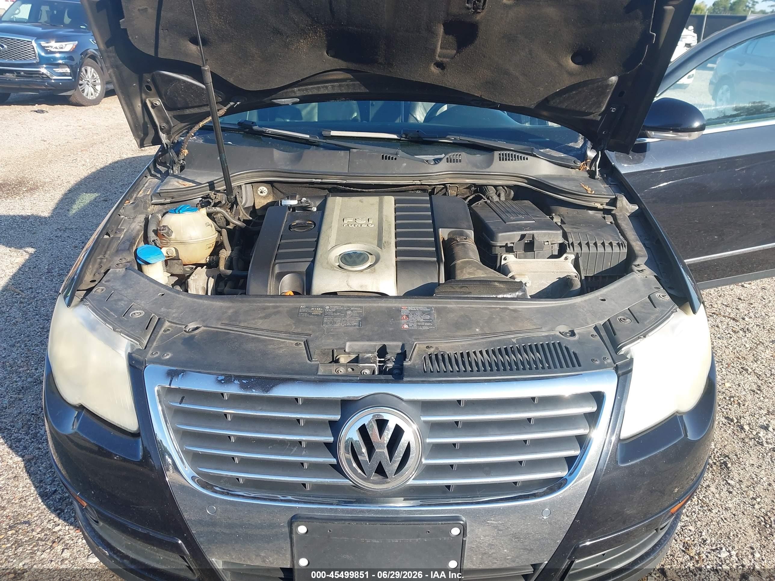 2008 Volkswagen Passat Lux Black vin: WVWEK73C38P059545