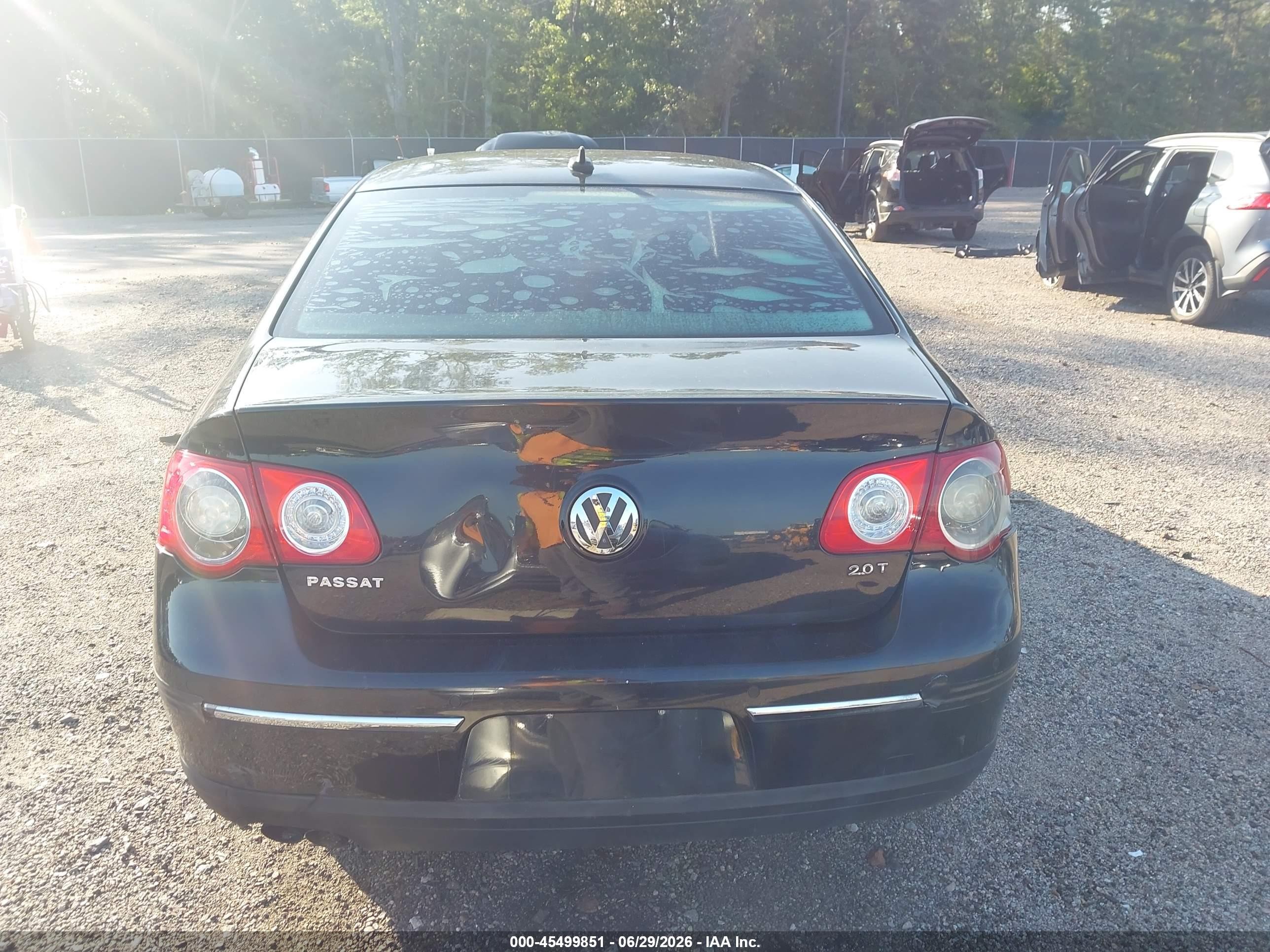 2008 Volkswagen Passat Lux Black vin: WVWEK73C38P059545