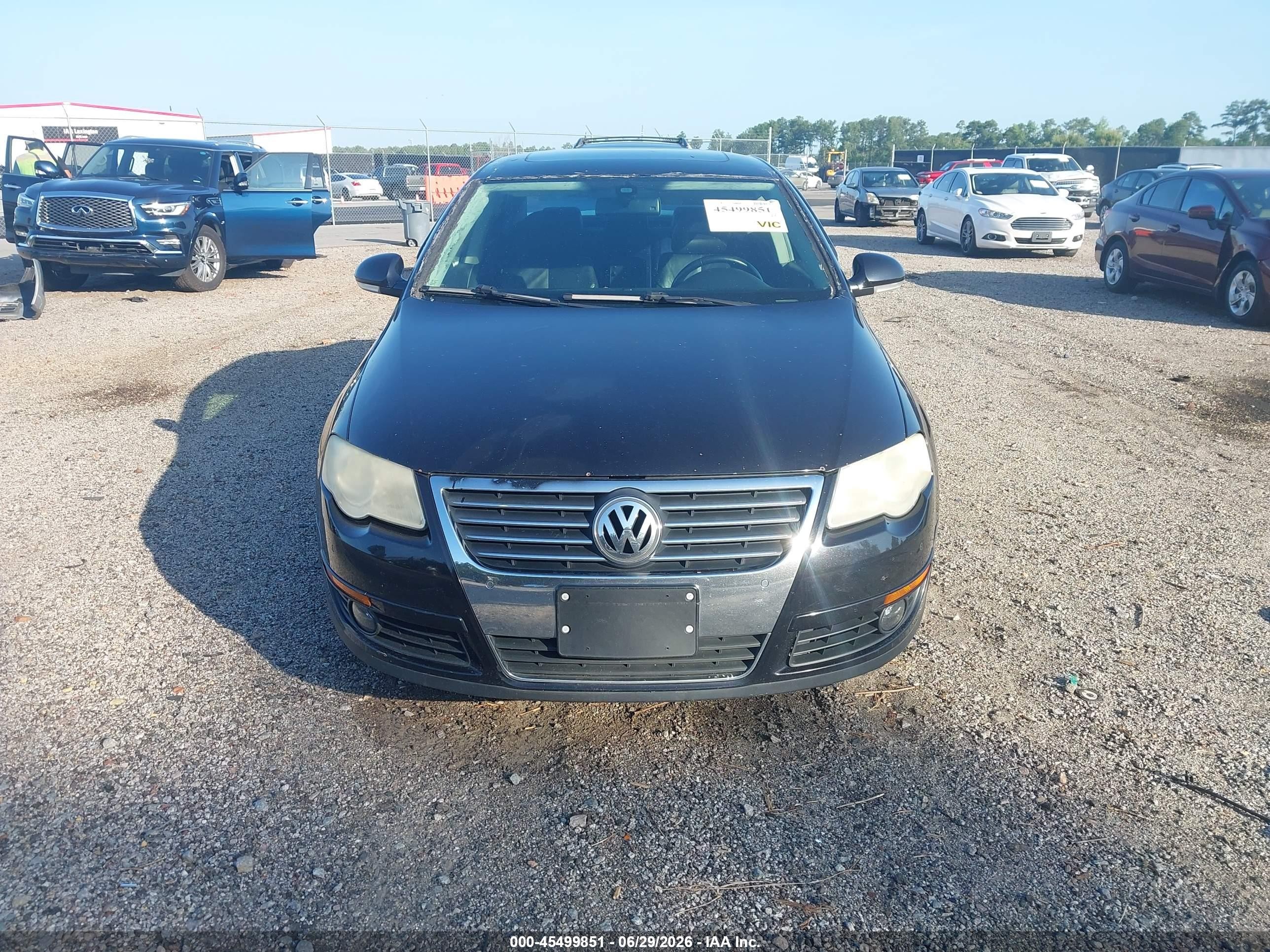 2008 Volkswagen Passat Lux Black vin: WVWEK73C38P059545