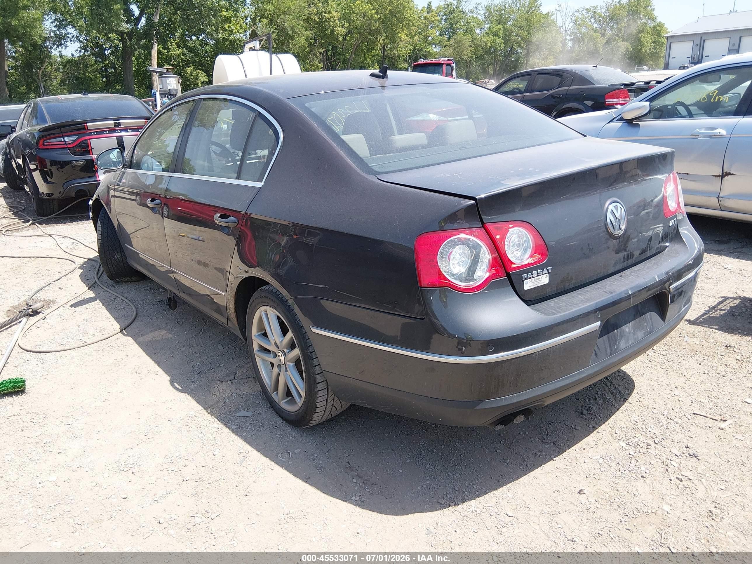 2008 Volkswagen Passat Lux Gray vin: WVWEK73C48E097331