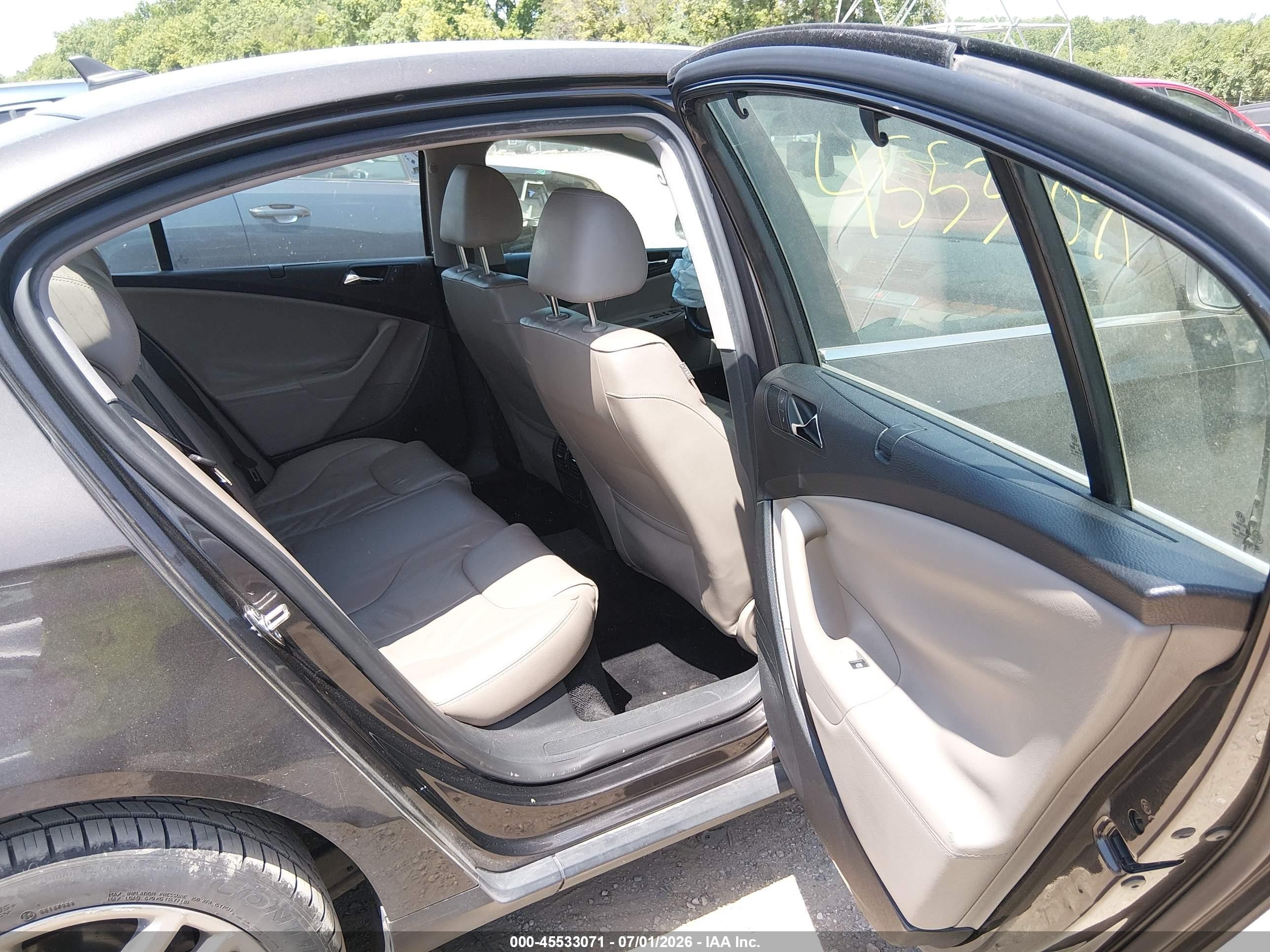 2008 Volkswagen Passat Lux Gray vin: WVWEK73C48E097331