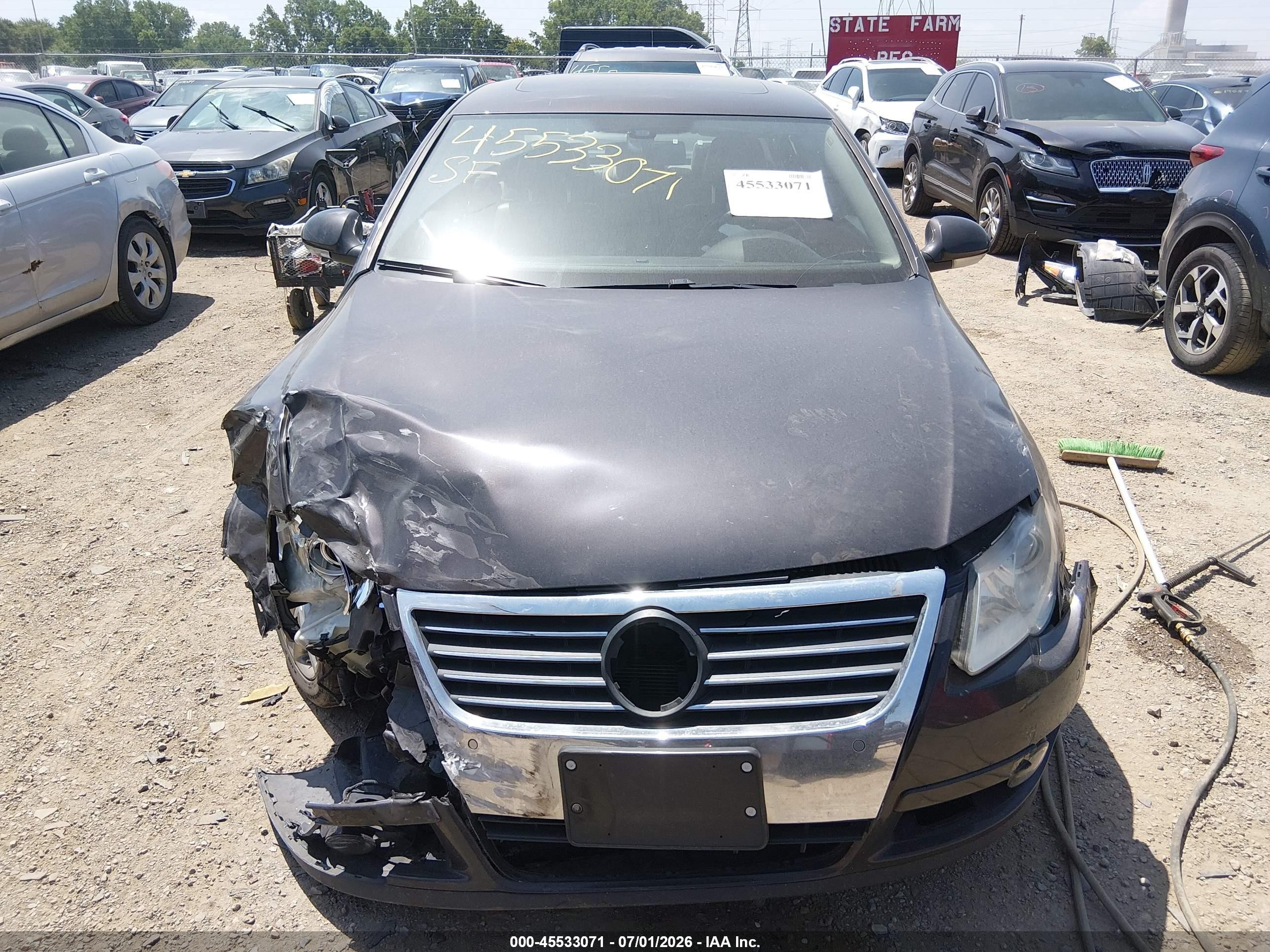2008 Volkswagen Passat Lux Gray vin: WVWEK73C48E097331