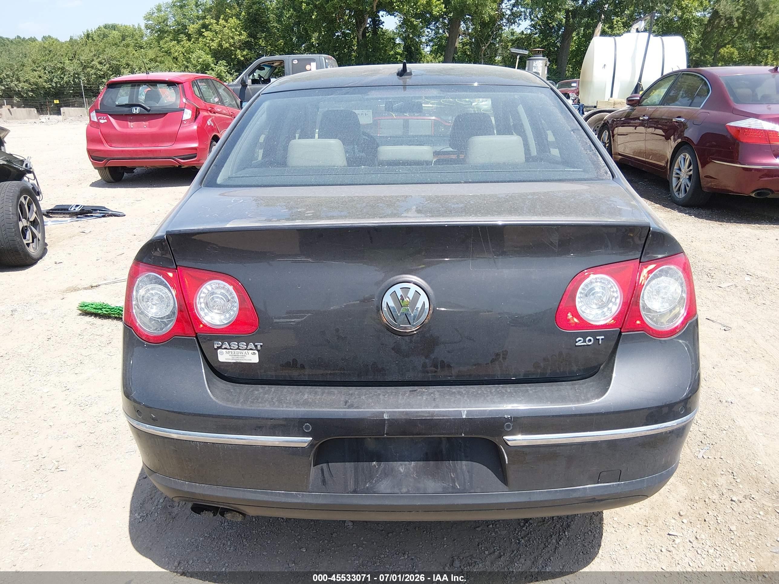 2008 Volkswagen Passat Lux Gray vin: WVWEK73C48E097331