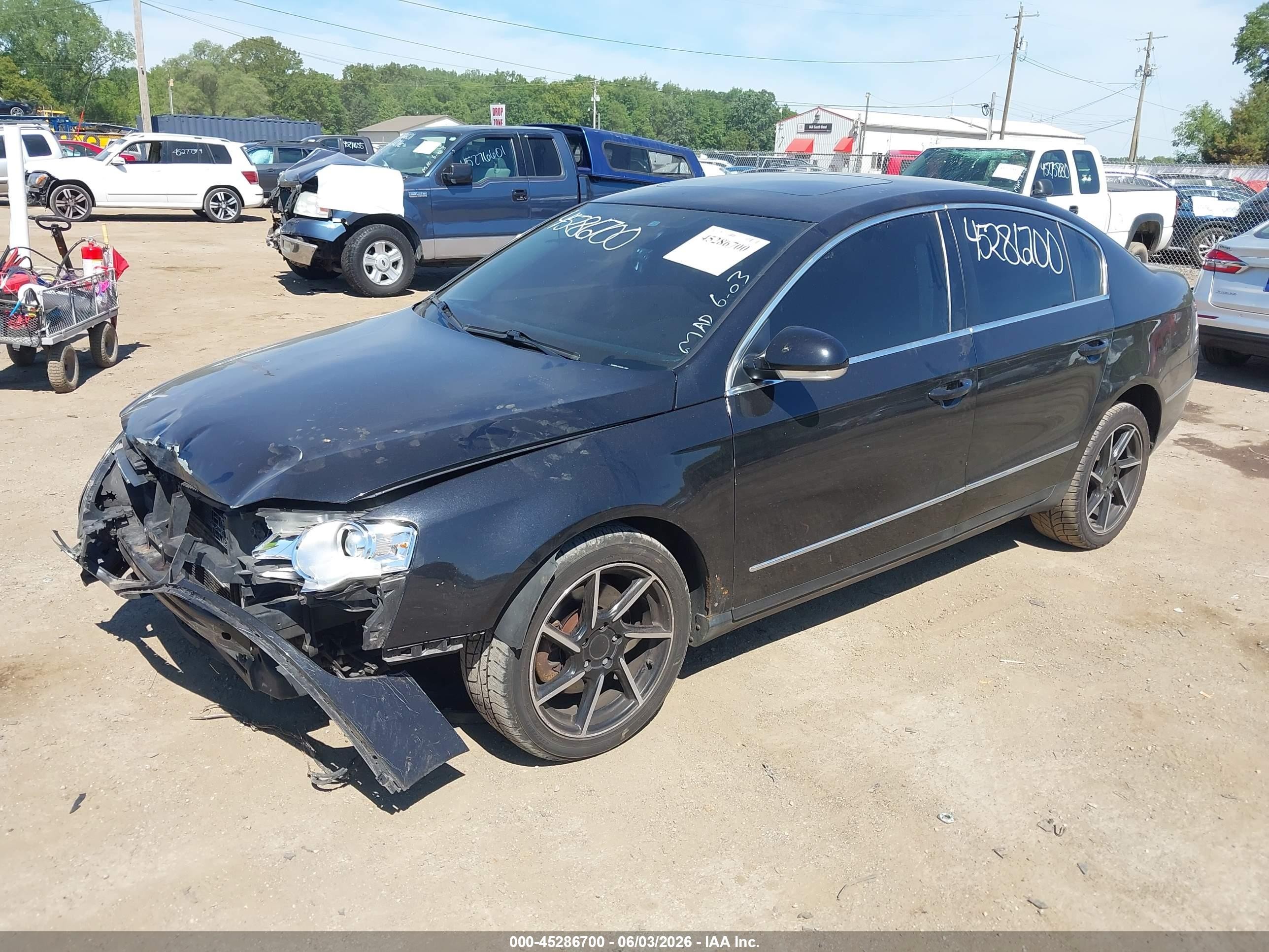 2008 Volkswagen Passat Lux Black vin: WVWEK73C58E170691