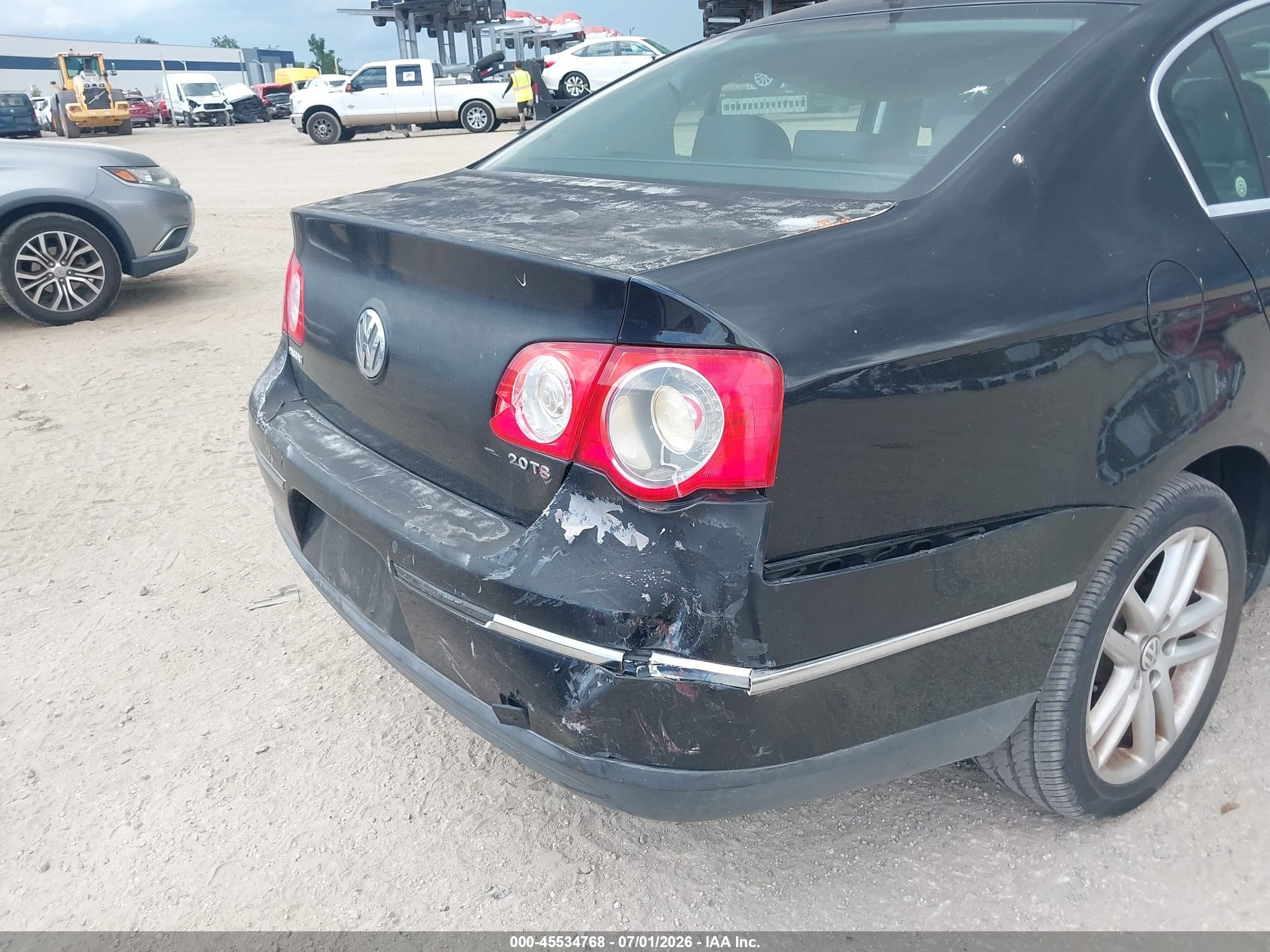 2008 Volkswagen Passat Lux Black vin: WVWEK73C78P074260