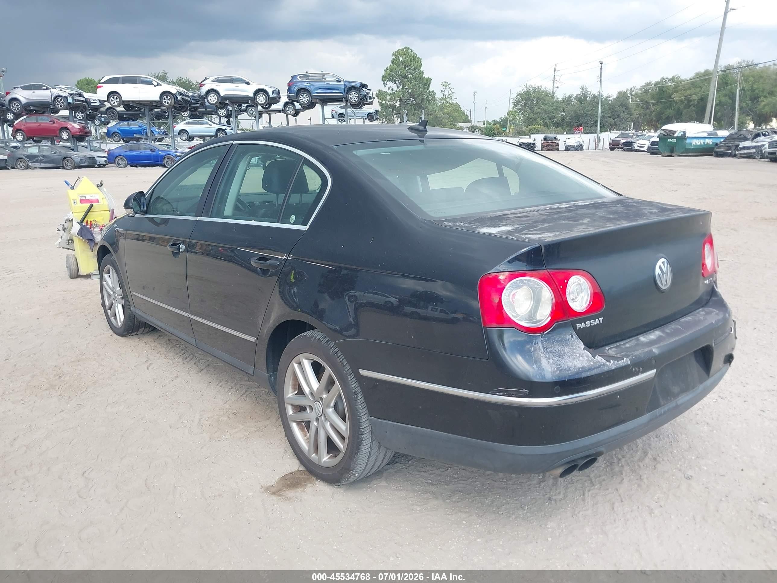 2008 Volkswagen Passat Lux Black vin: WVWEK73C78P074260