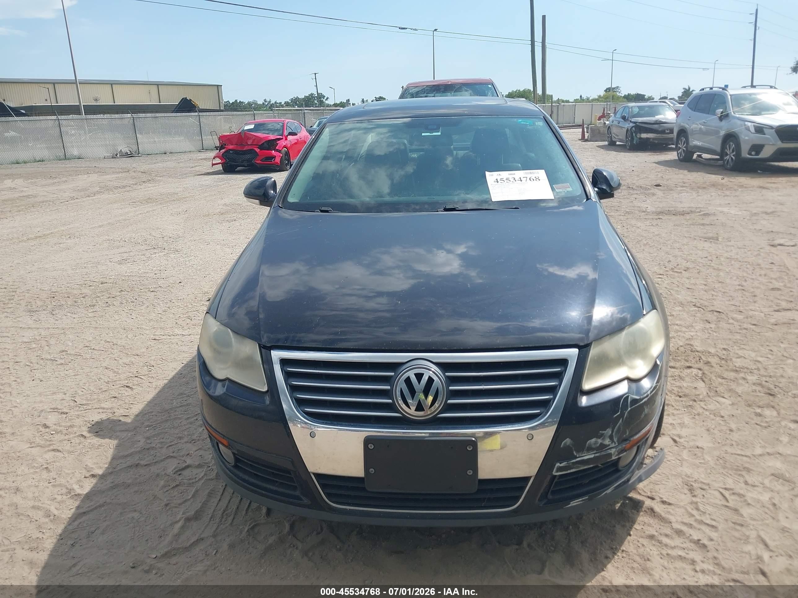 2008 Volkswagen Passat Lux Black vin: WVWEK73C78P074260