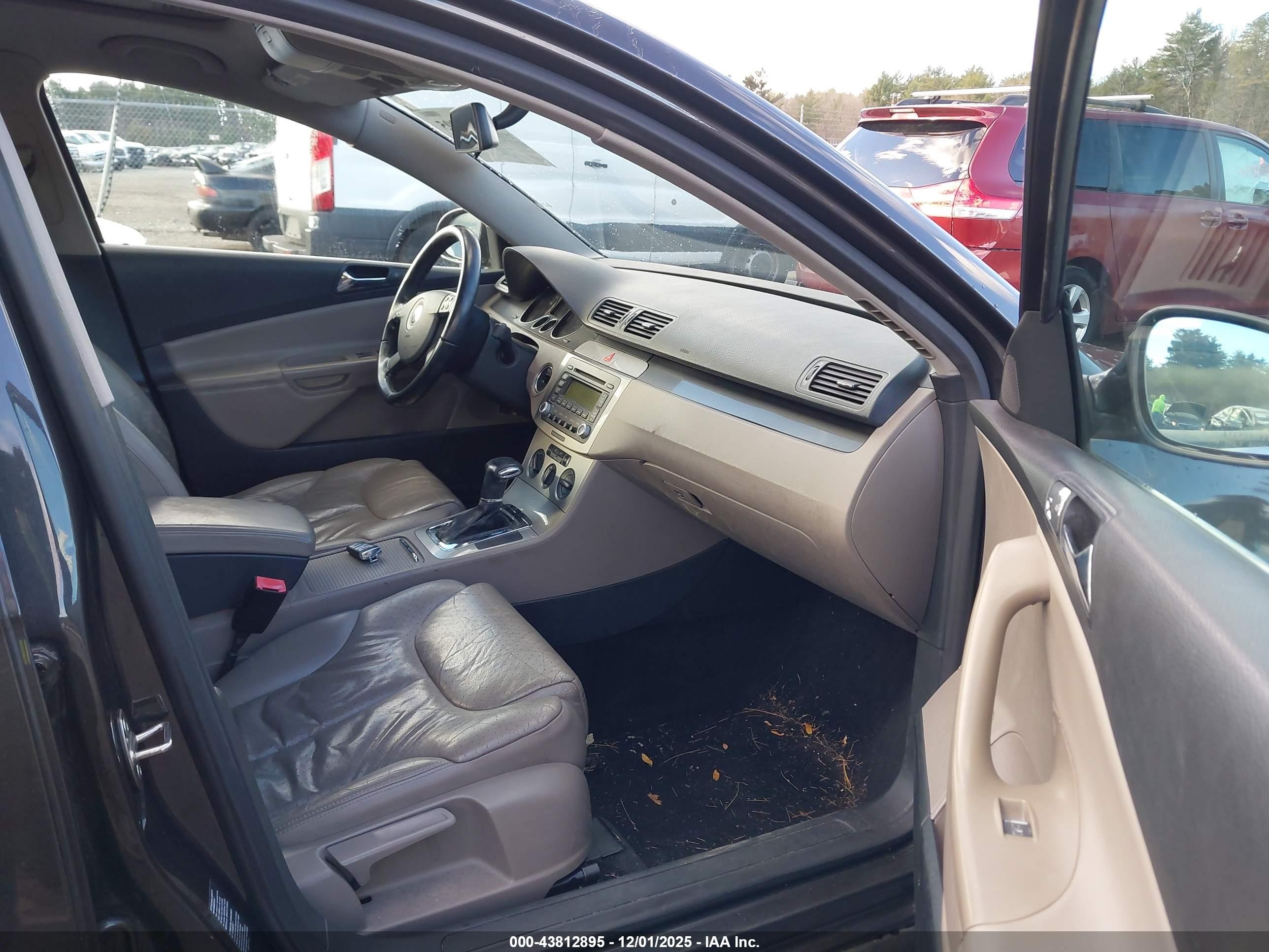 2006 Volkswagen Passat 2.0t Brown vin: WVWEK73C86P058839