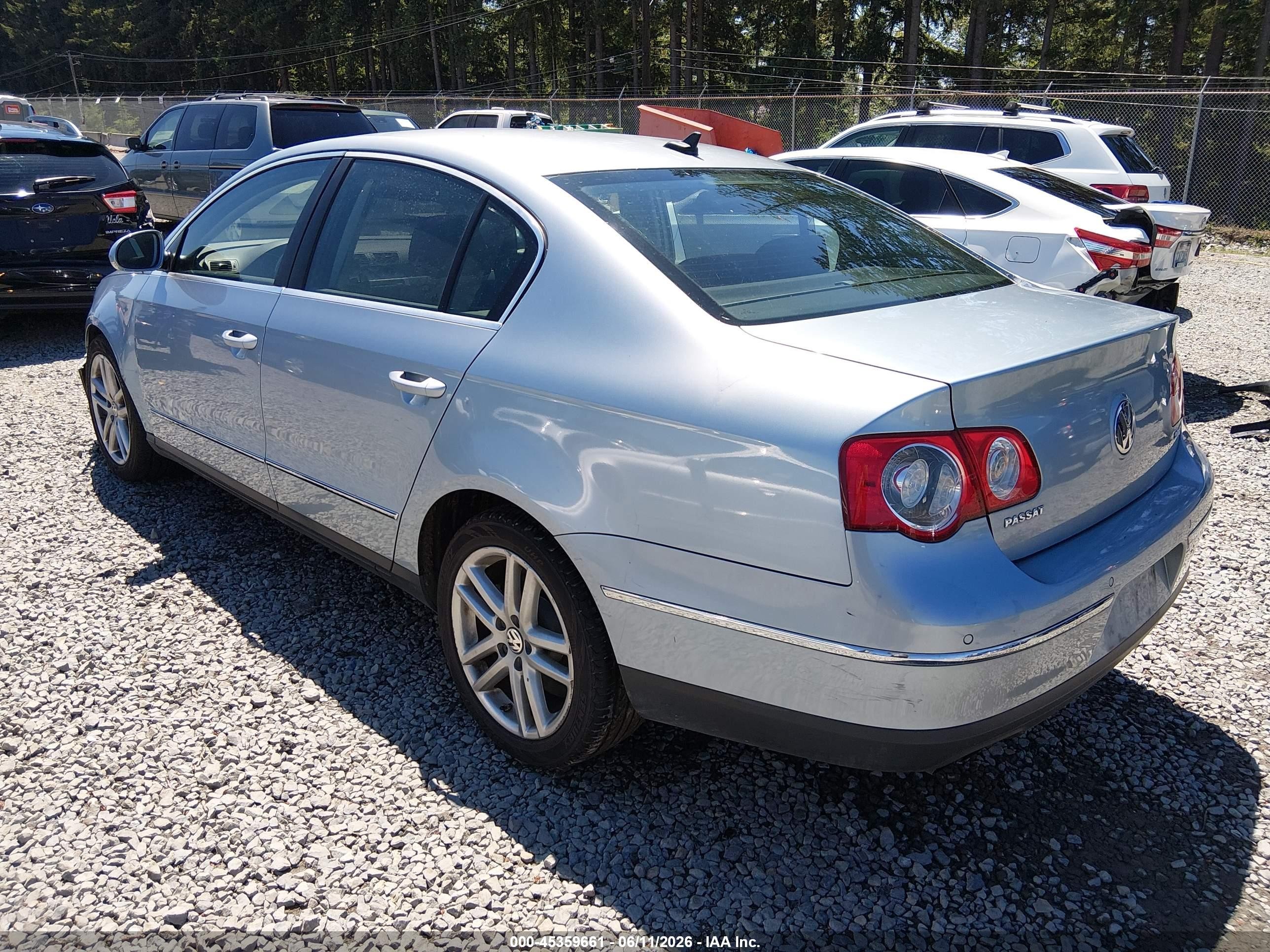 2008 Volkswagen Passat Lux Silver vin: WVWEK73C88E103499