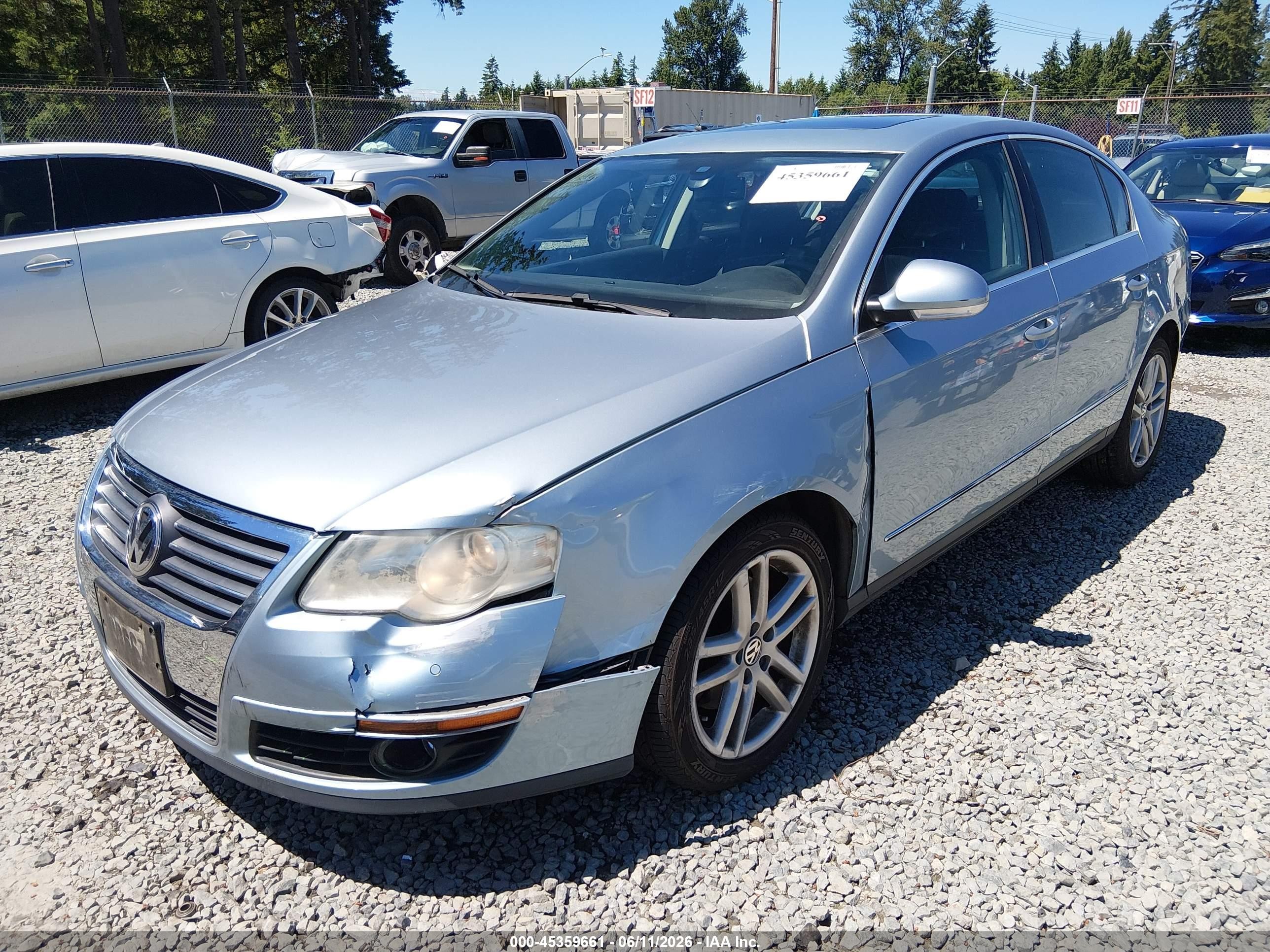 2008 Volkswagen Passat Lux Silver vin: WVWEK73C88E103499