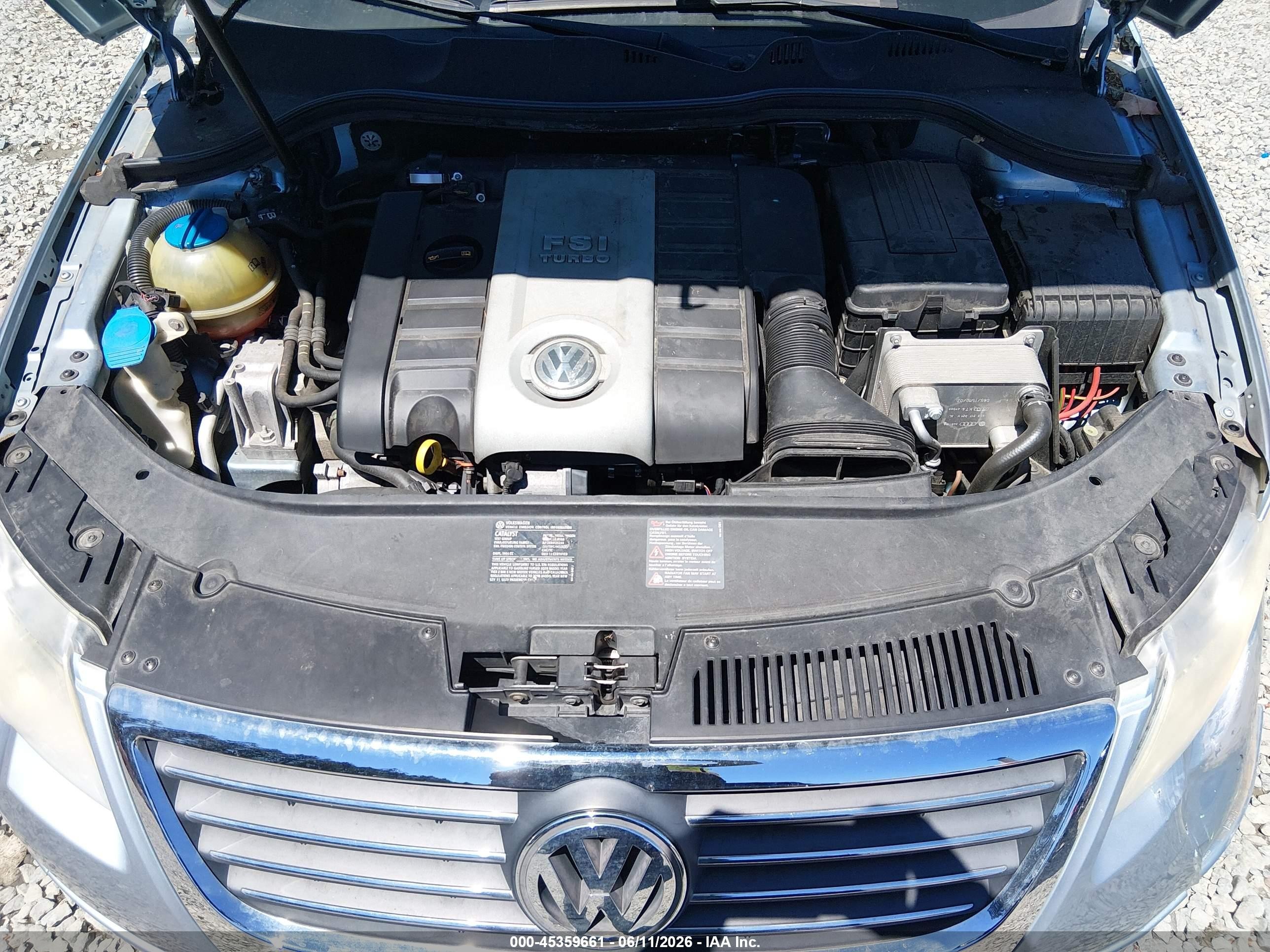 2008 Volkswagen Passat Lux Silver vin: WVWEK73C88E103499