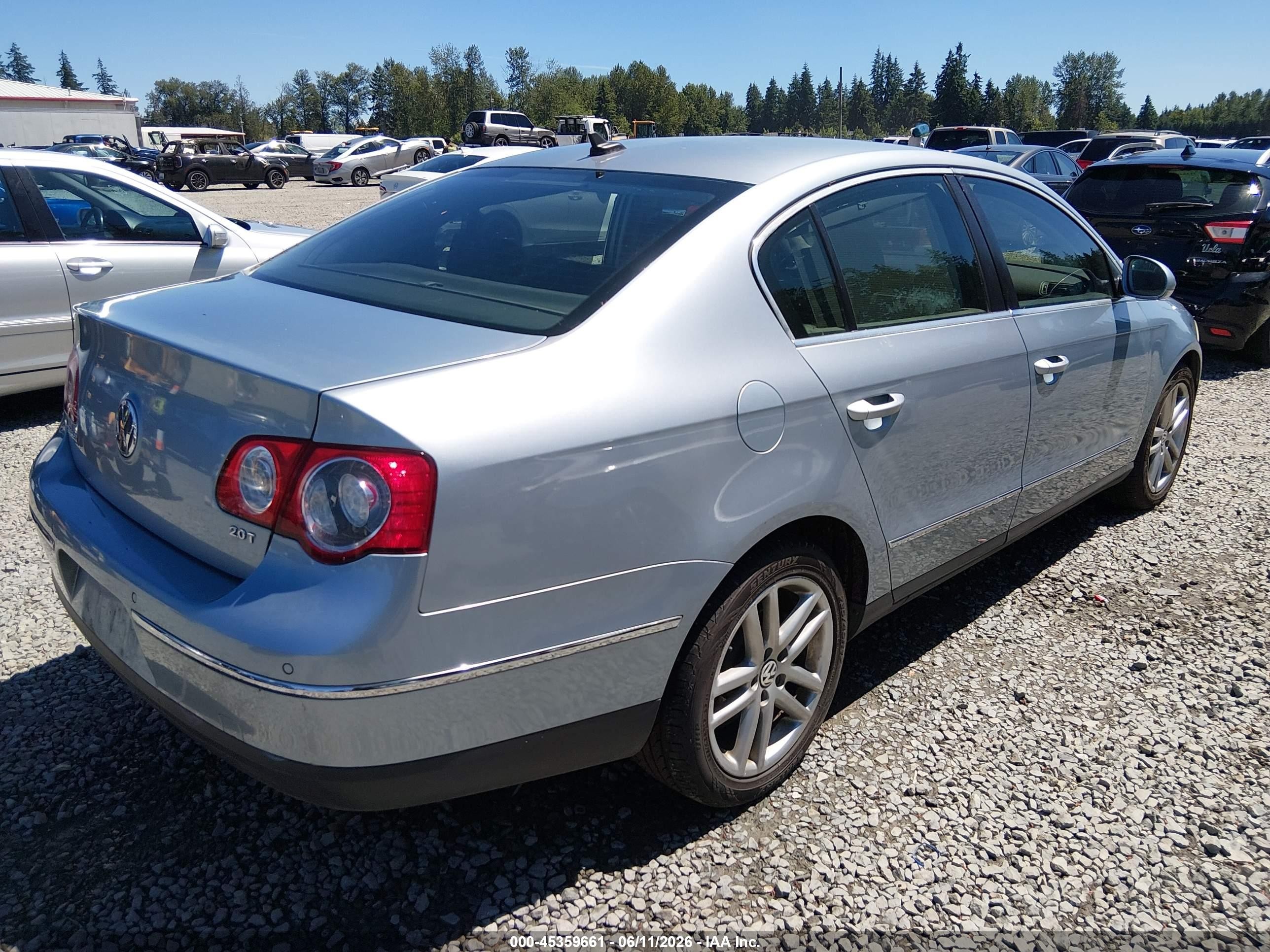 2008 Volkswagen Passat Lux Silver vin: WVWEK73C88E103499