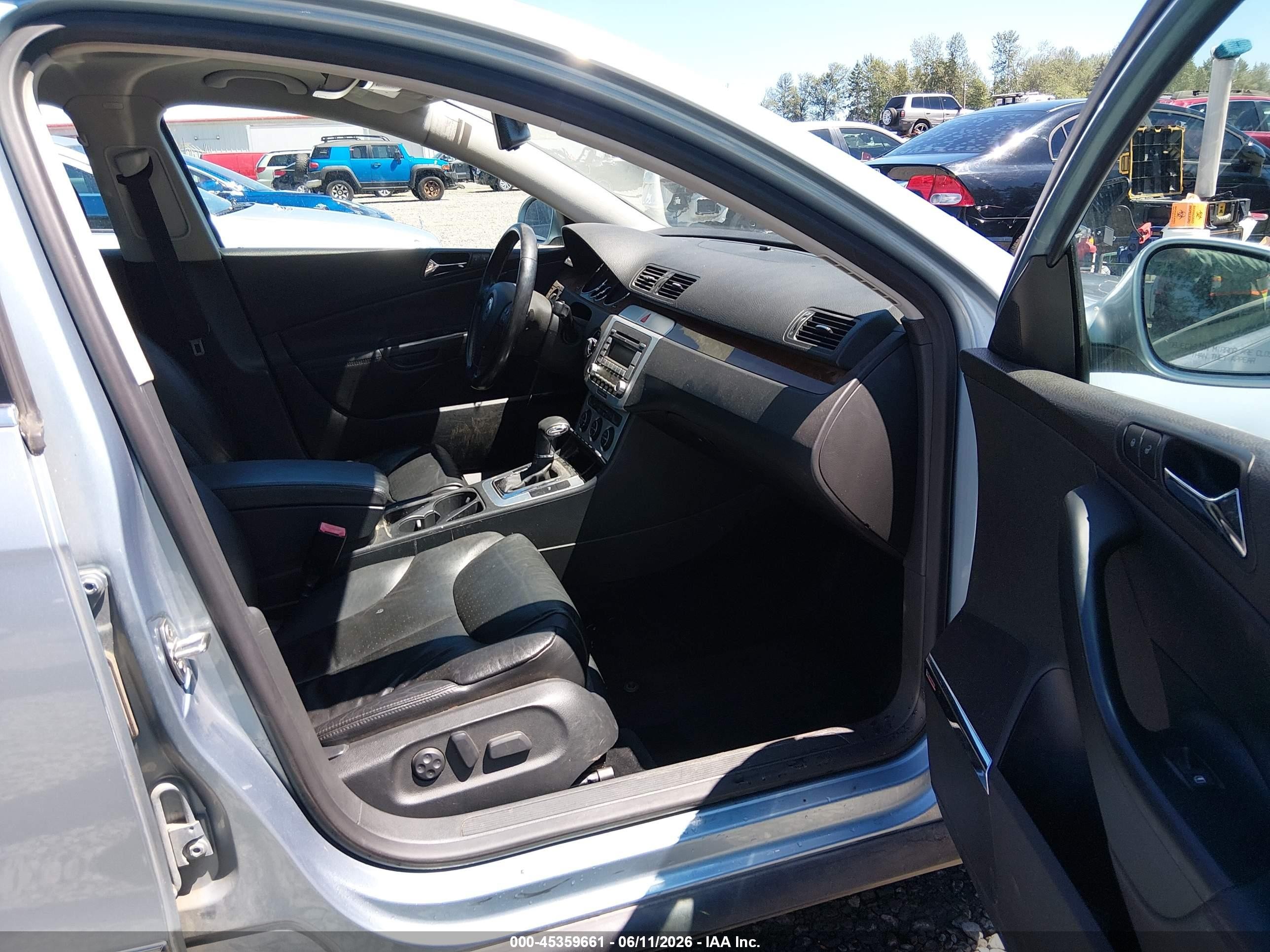 2008 Volkswagen Passat Lux Silver vin: WVWEK73C88E103499