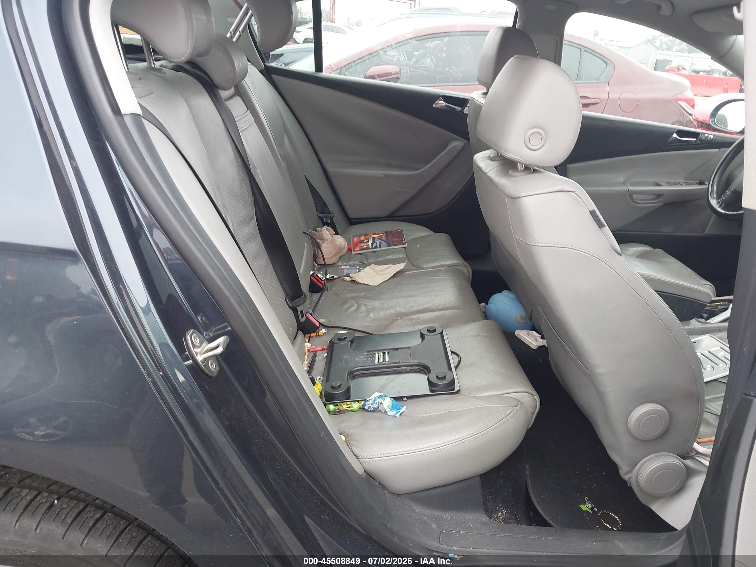 2006 Volkswagen Passat 2.0t Blue vin: WVWEK73CX6P146047