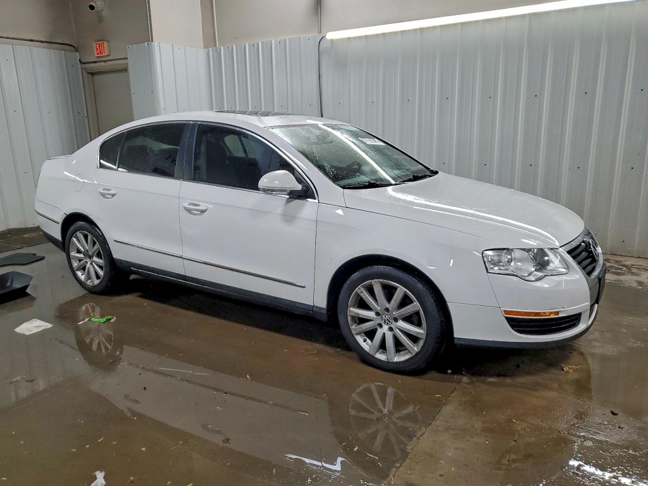 2006 Volkswagen Passat 2.0t Luxury Белый vin: WVWEK93C16P160155
