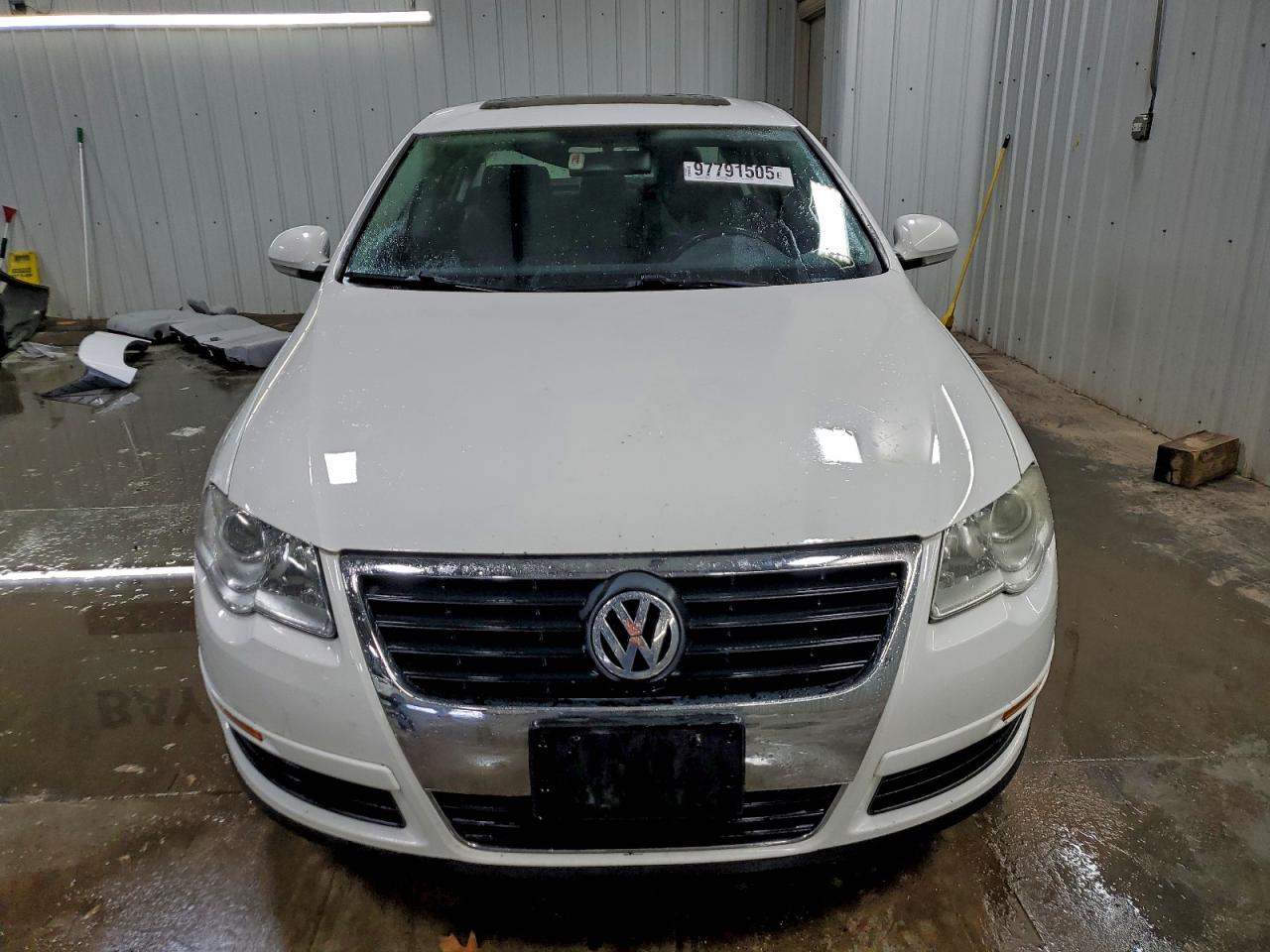 2006 Volkswagen Passat 2.0t Luxury Белый vin: WVWEK93C16P160155