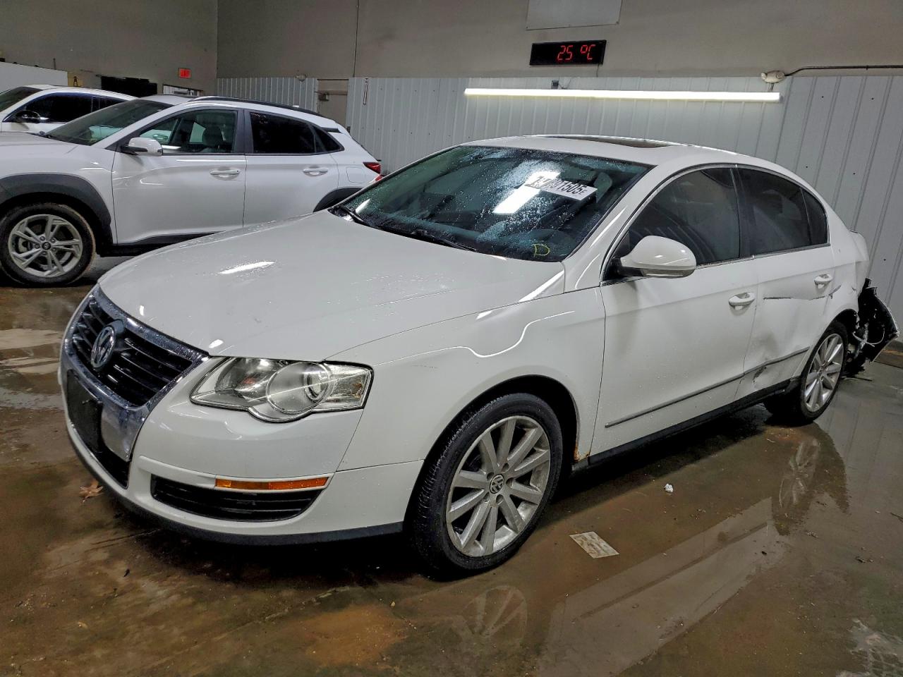 2006 Volkswagen Passat 2.0t Luxury Белый vin: WVWEK93C16P160155