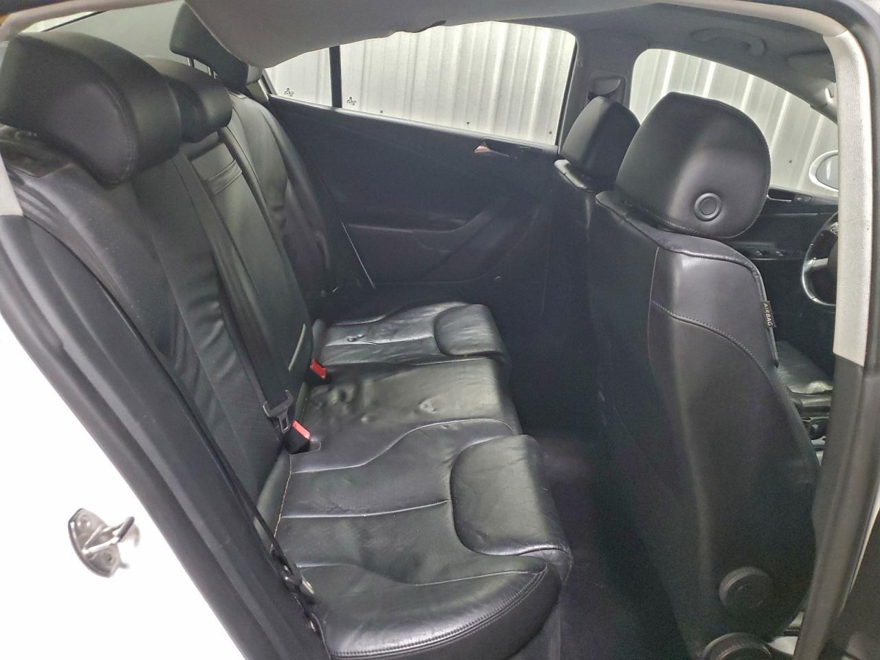 2006 Volkswagen Passat 2.0t Luxury Белый vin: WVWEK93C16P160155