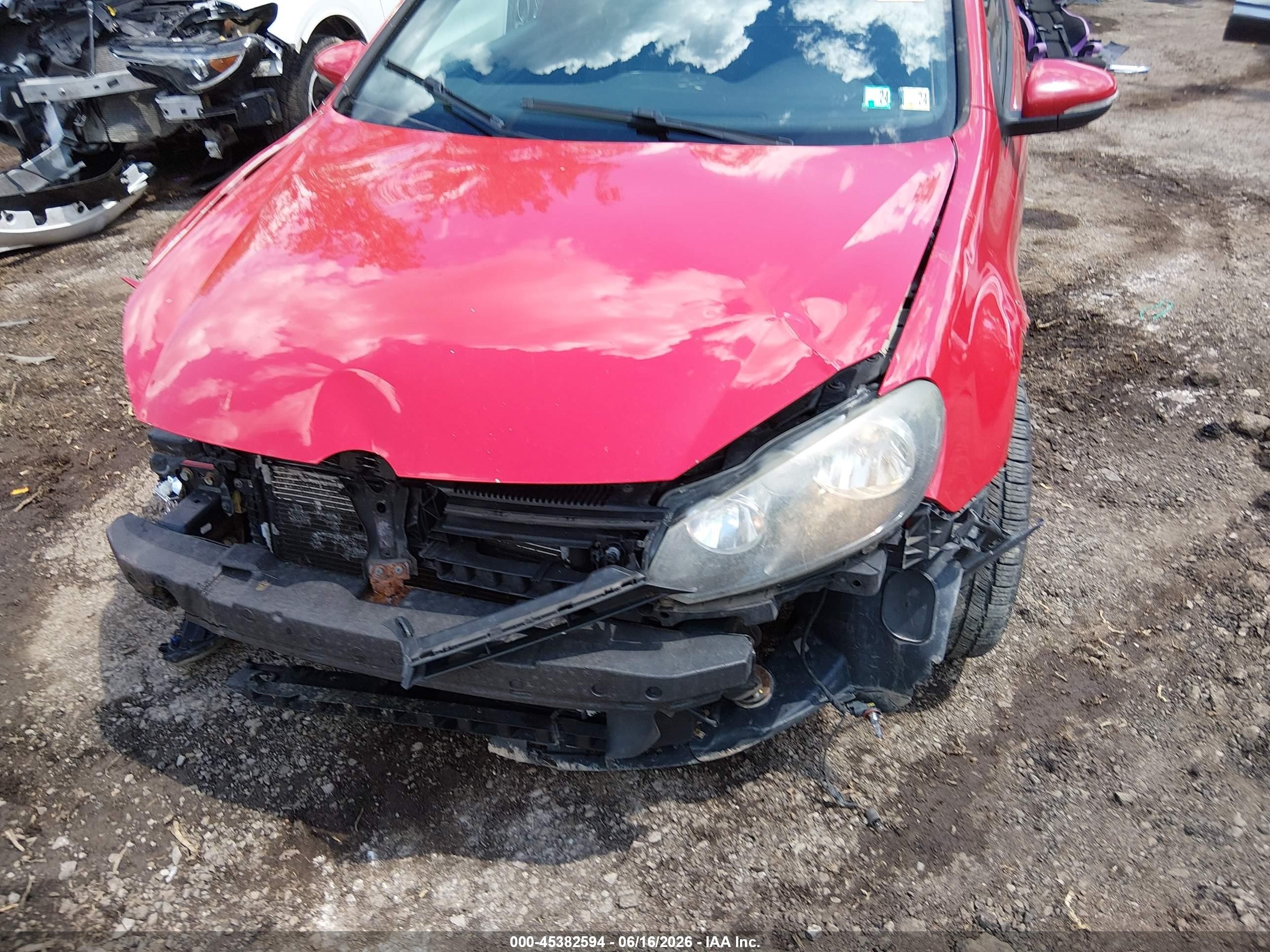 2012 Volkswagen Gti 2-door Red vin: WVWEV7AJ8CW259313