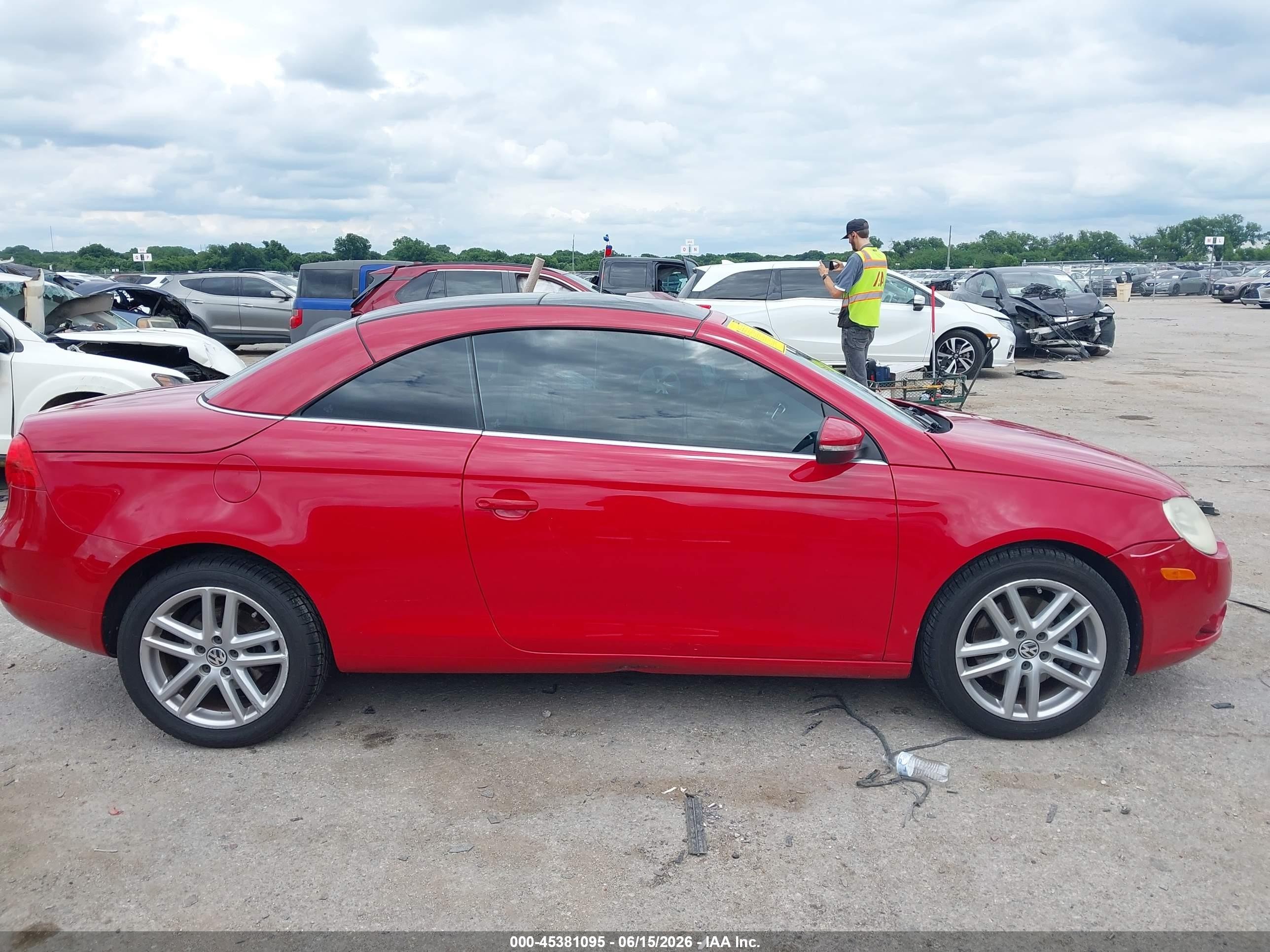 2009 Volkswagen Eos Lux Red vin: WVWFA71F09V015780