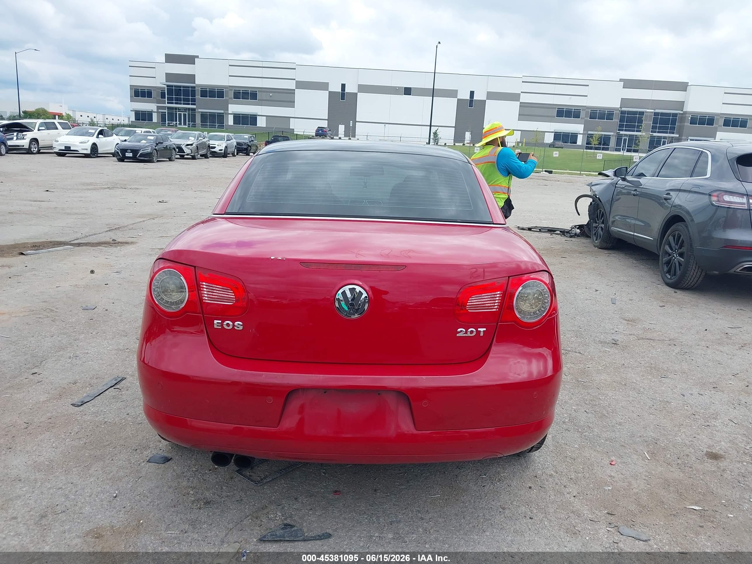 2009 Volkswagen Eos Lux Red vin: WVWFA71F09V015780