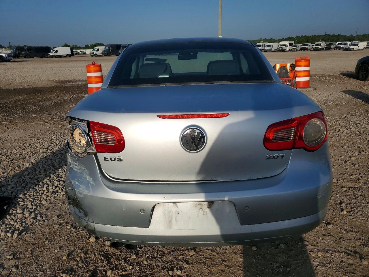 2008 Volkswagen Eos Lux Silver vin: WVWFA71F18V007461