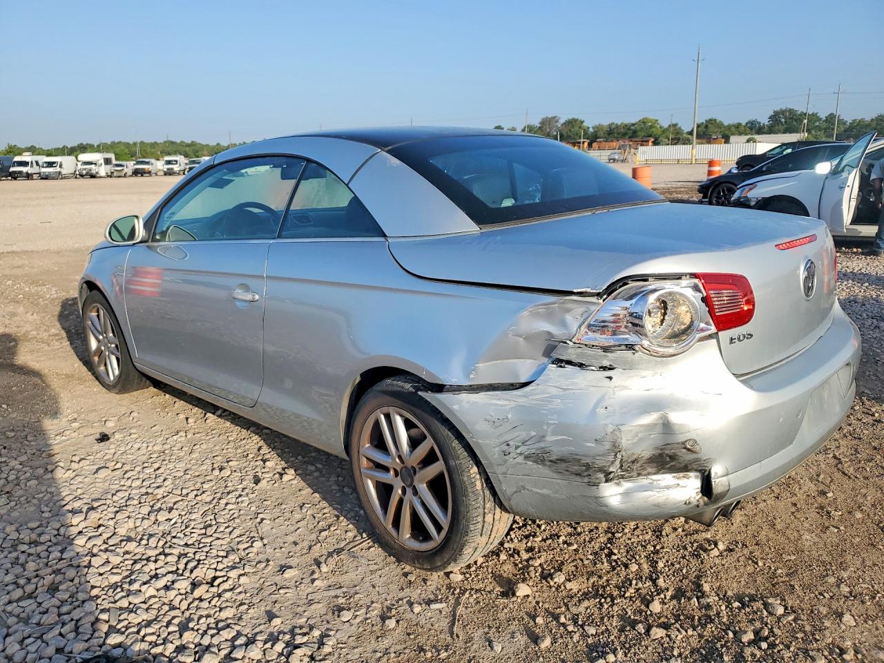 2008 Volkswagen Eos Lux Silver vin: WVWFA71F18V007461