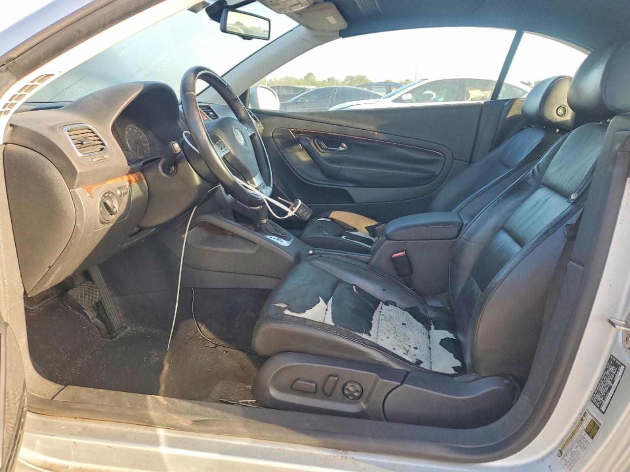 2008 Volkswagen Eos Lux Silver vin: WVWFA71F18V007461