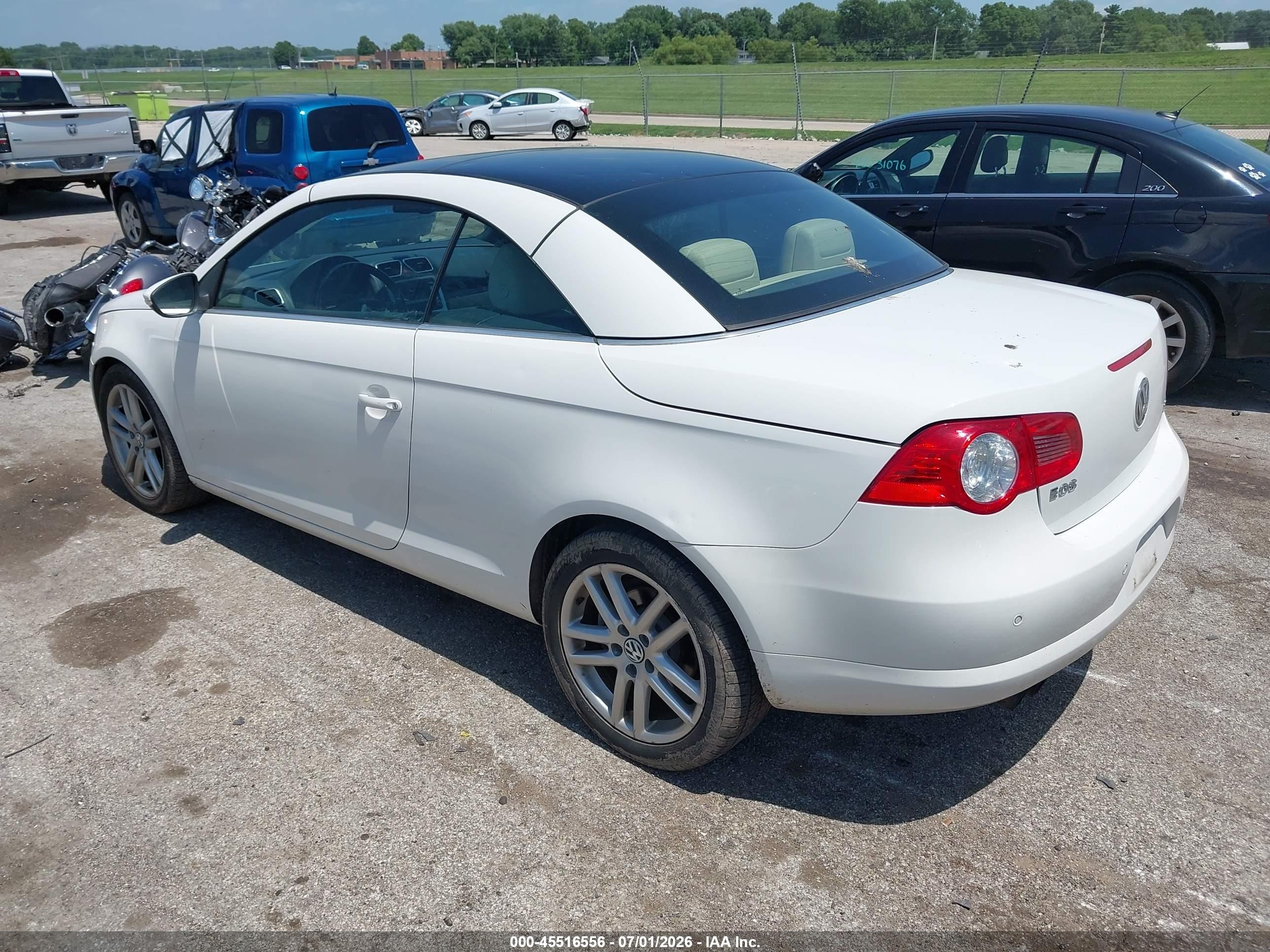 2009 Volkswagen Eos Lux White vin: WVWFA71F29V013206