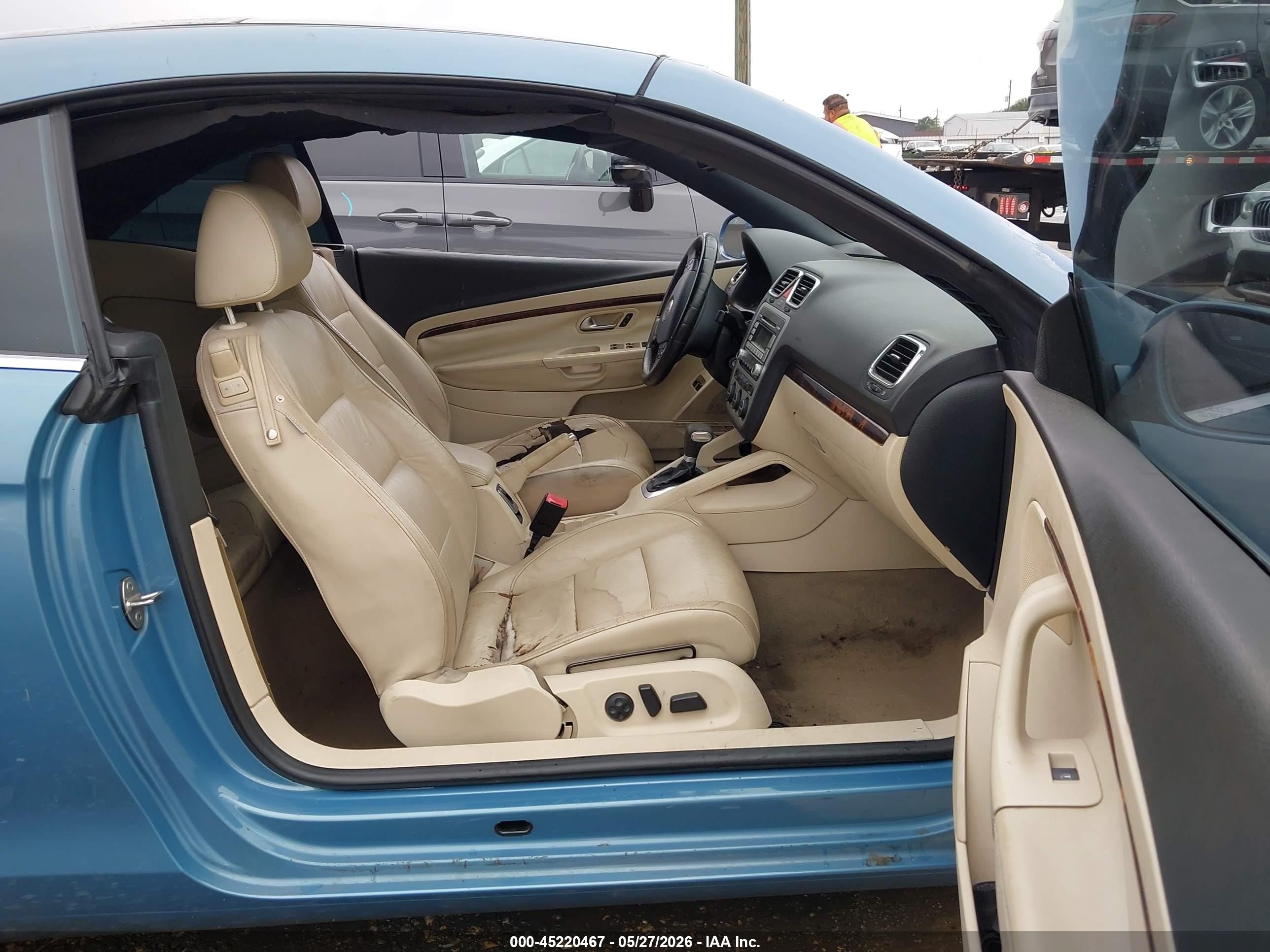 2008 Volkswagen Eos Lux Blue vin: WVWFA71F98V001925