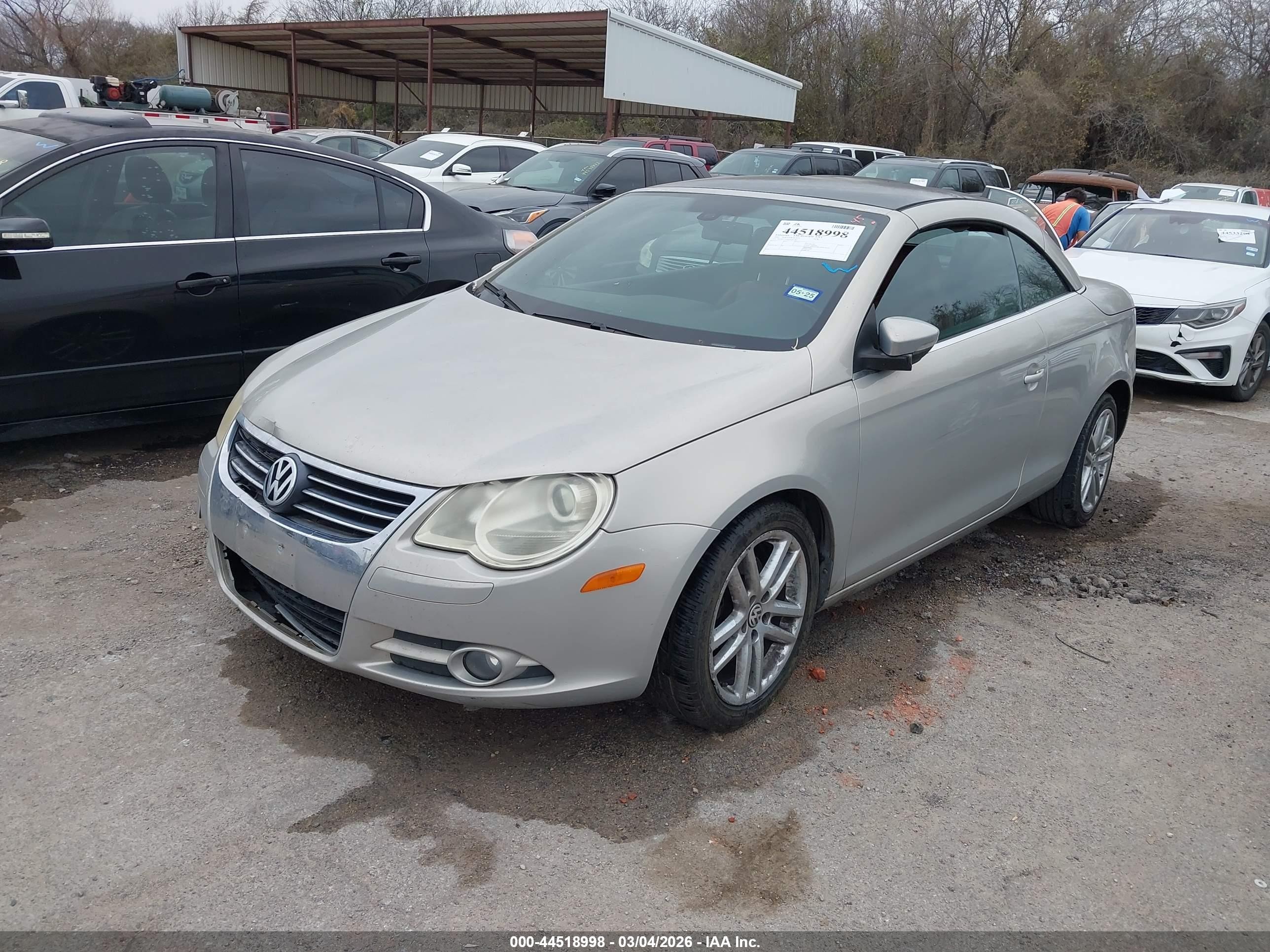 2010 Volkswagen Eos Lux Silver vin: WVWFA7AH0AV011881