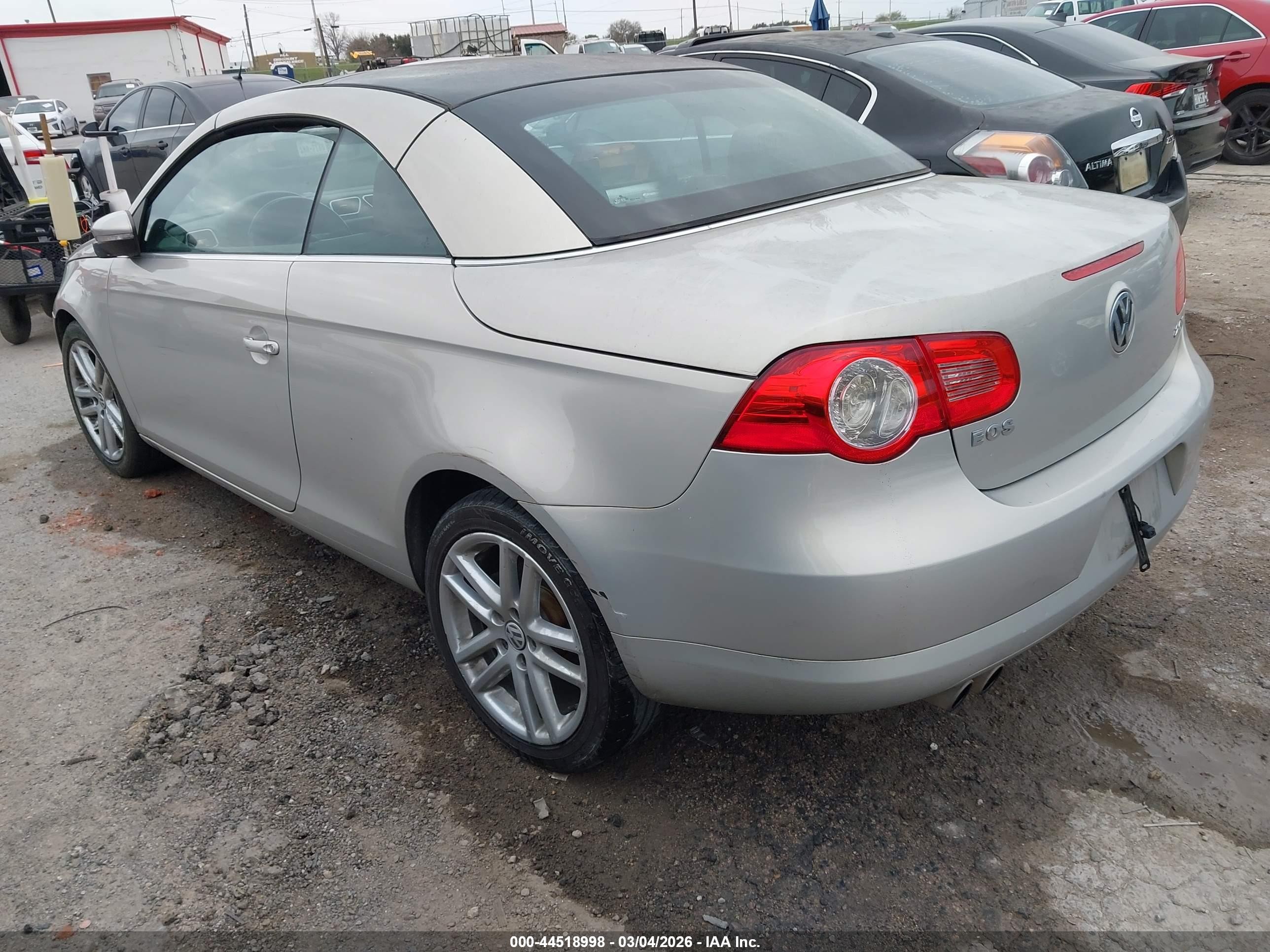 2010 Volkswagen Eos Lux Silver vin: WVWFA7AH0AV011881