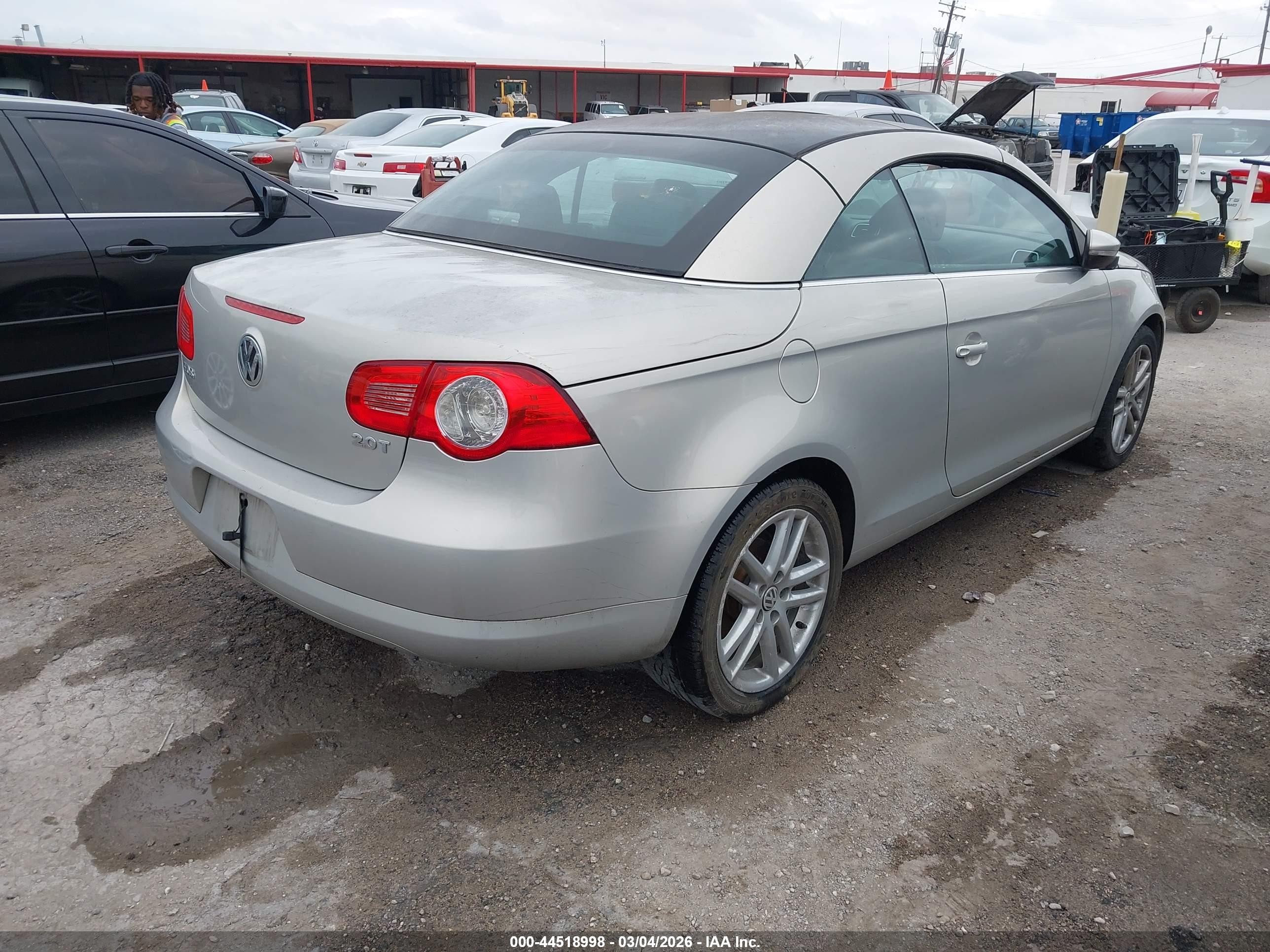 2010 Volkswagen Eos Lux Silver vin: WVWFA7AH0AV011881
