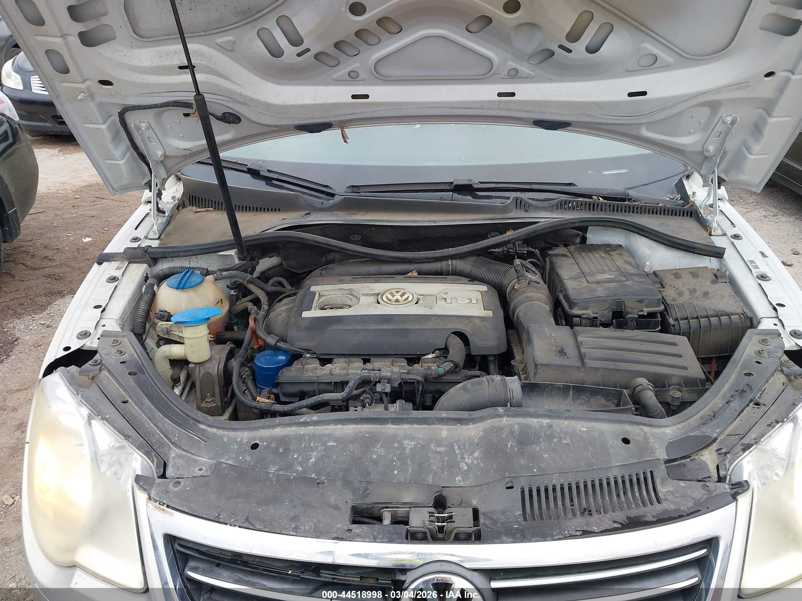 2010 Volkswagen Eos Lux Silver vin: WVWFA7AH0AV011881