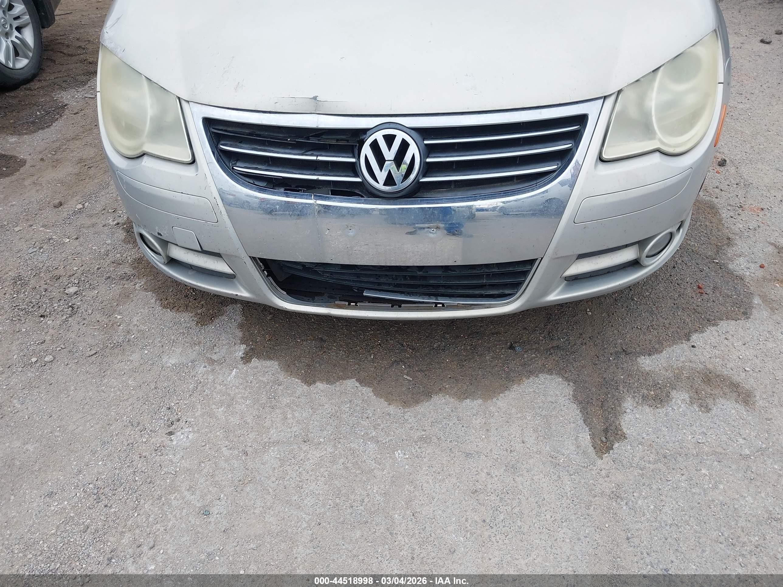 2010 Volkswagen Eos Lux Silver vin: WVWFA7AH0AV011881