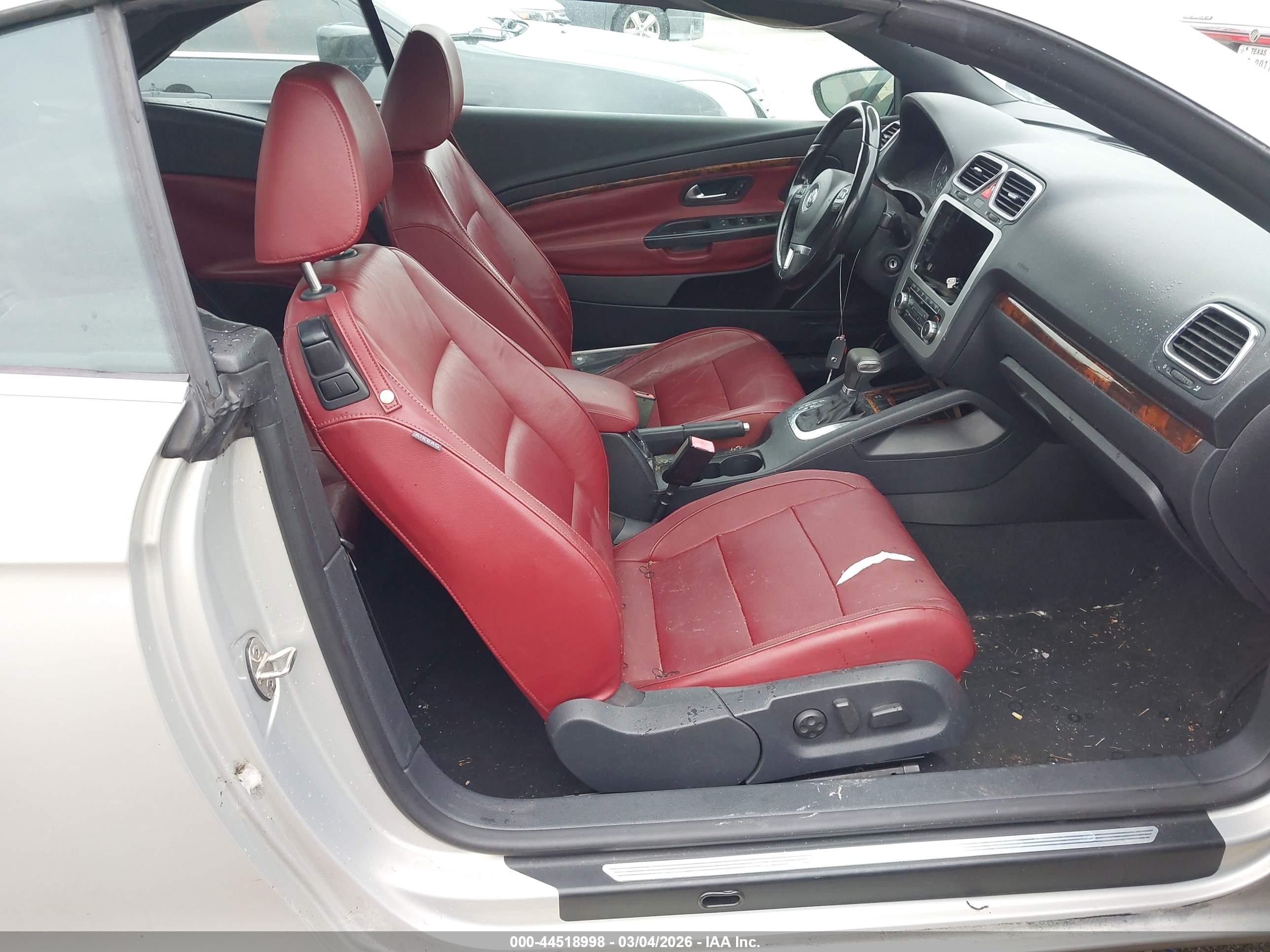 2010 Volkswagen Eos Lux Silver vin: WVWFA7AH0AV011881