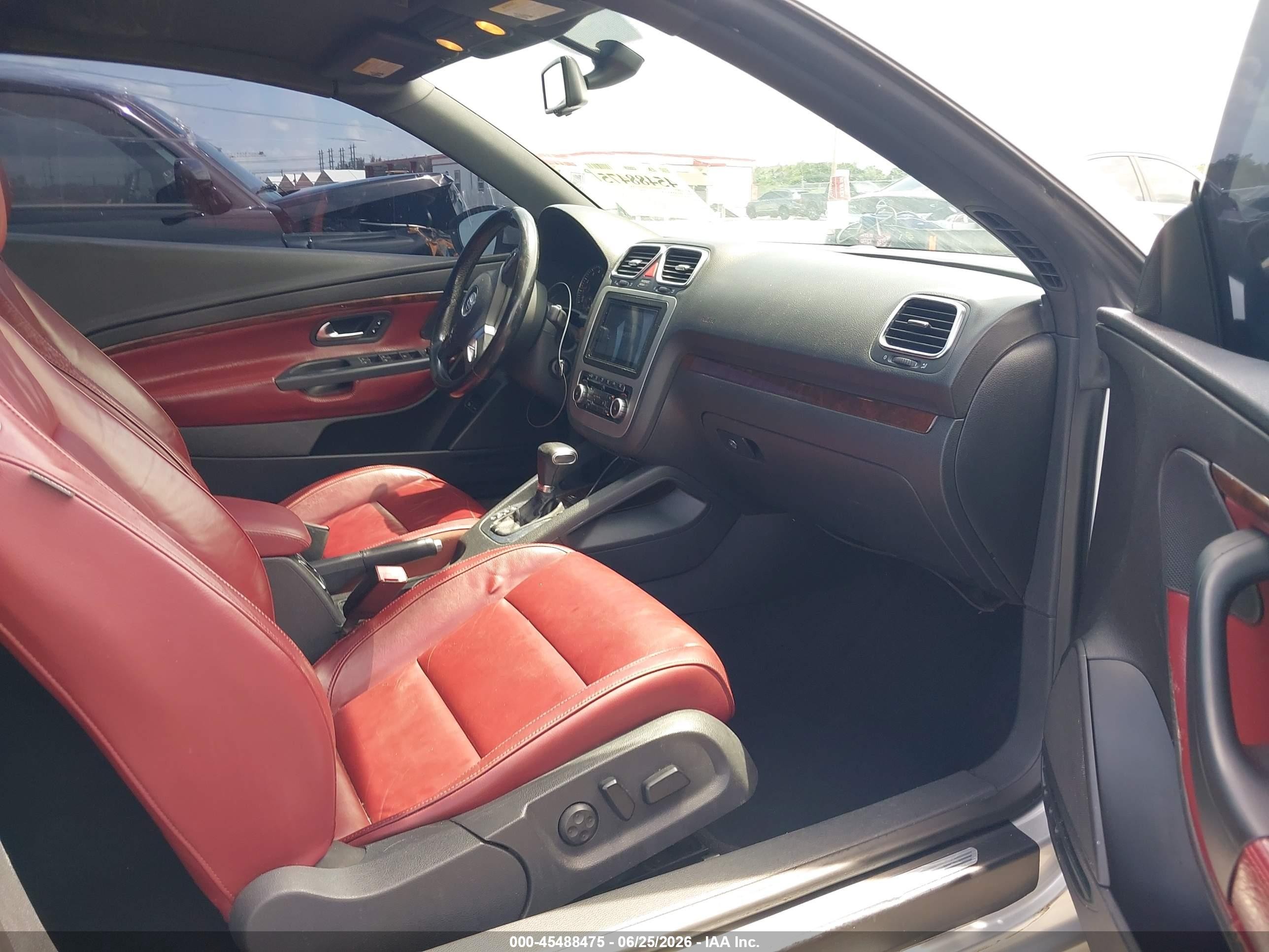 2010 Volkswagen Eos Lux Silver vin: WVWFA7AH0AV016711