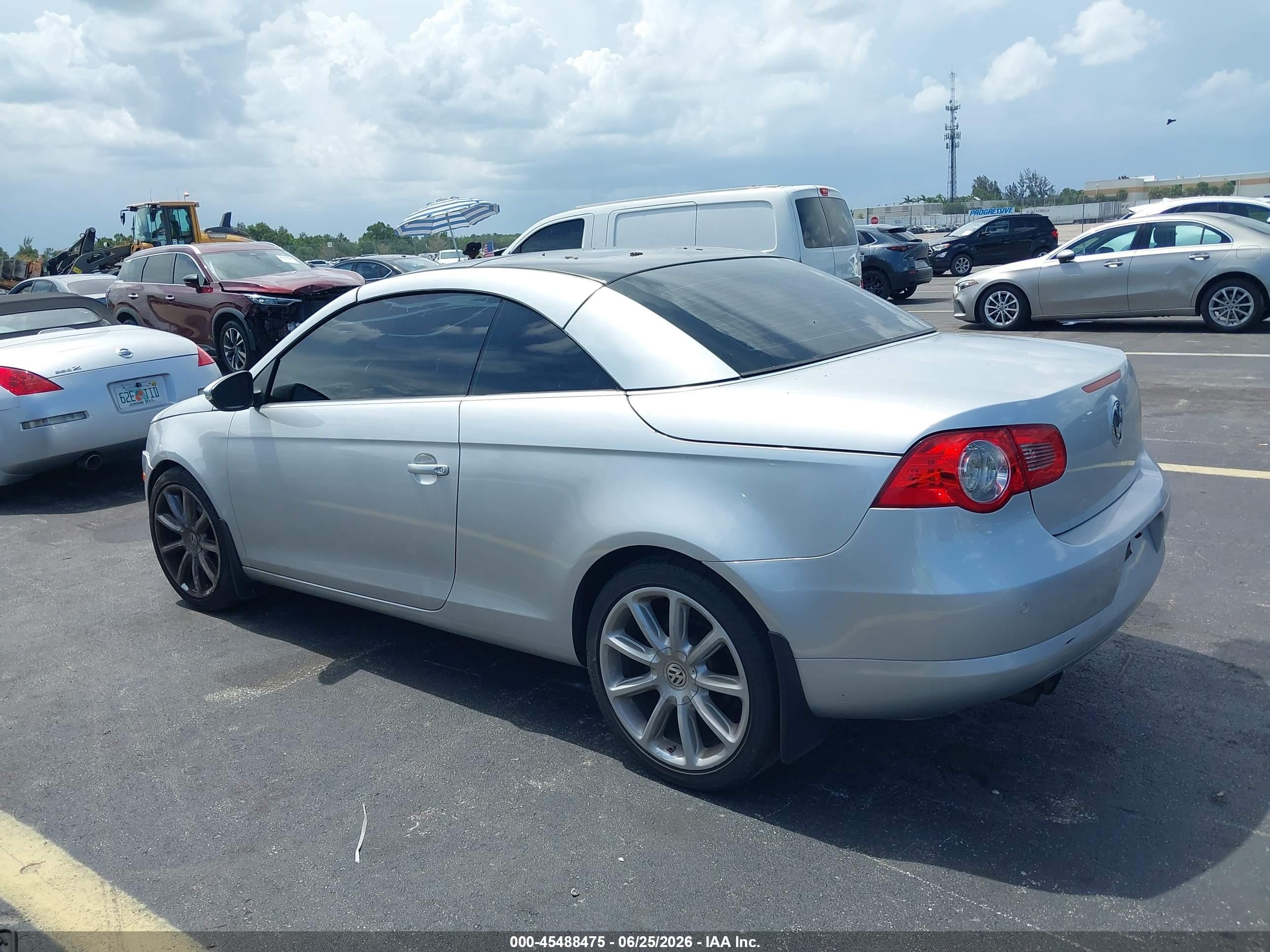 2010 Volkswagen Eos Lux Silver vin: WVWFA7AH0AV016711